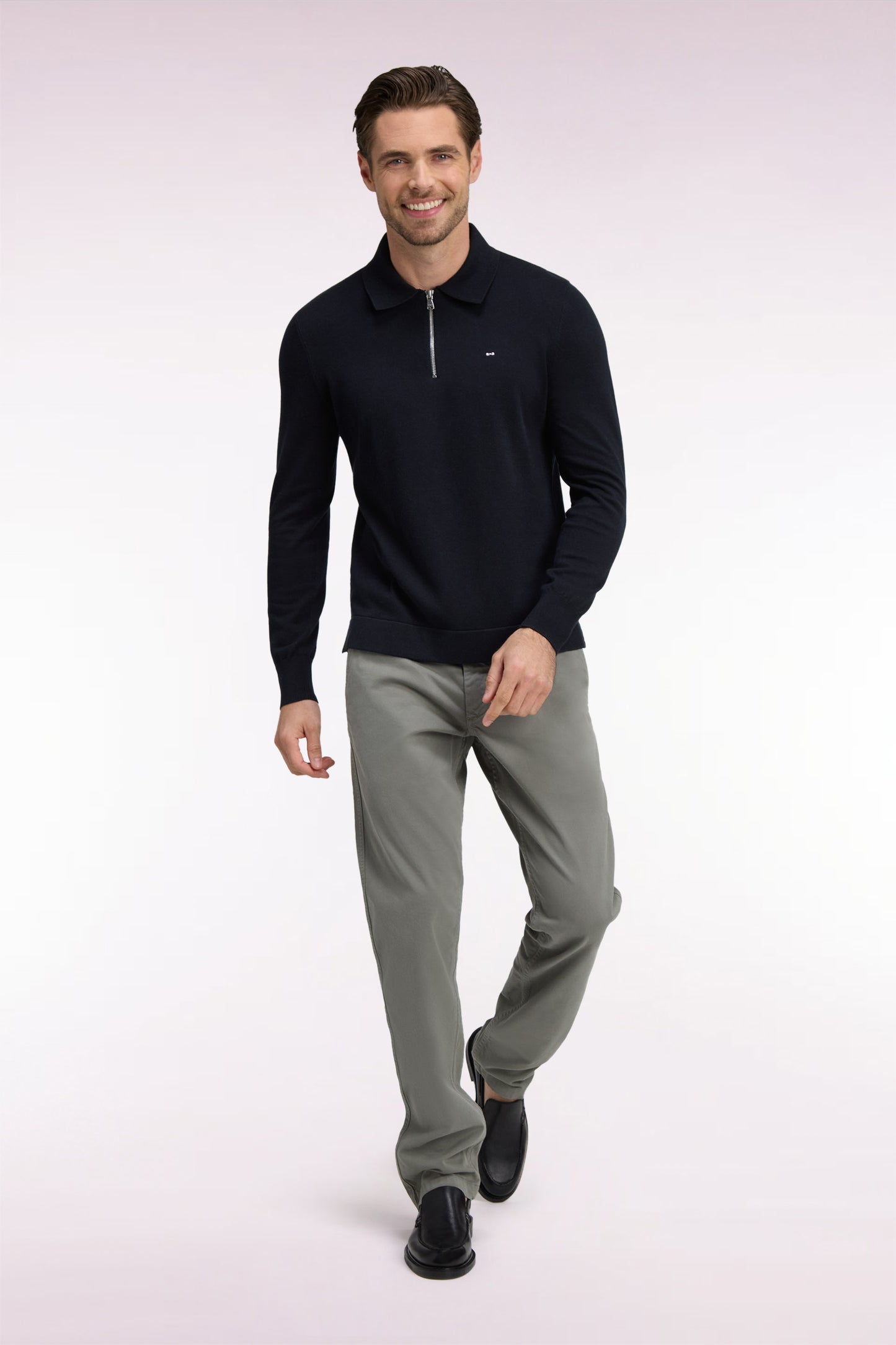 Pantalon chino sans plis en gabardine de coton stretch kaki clair