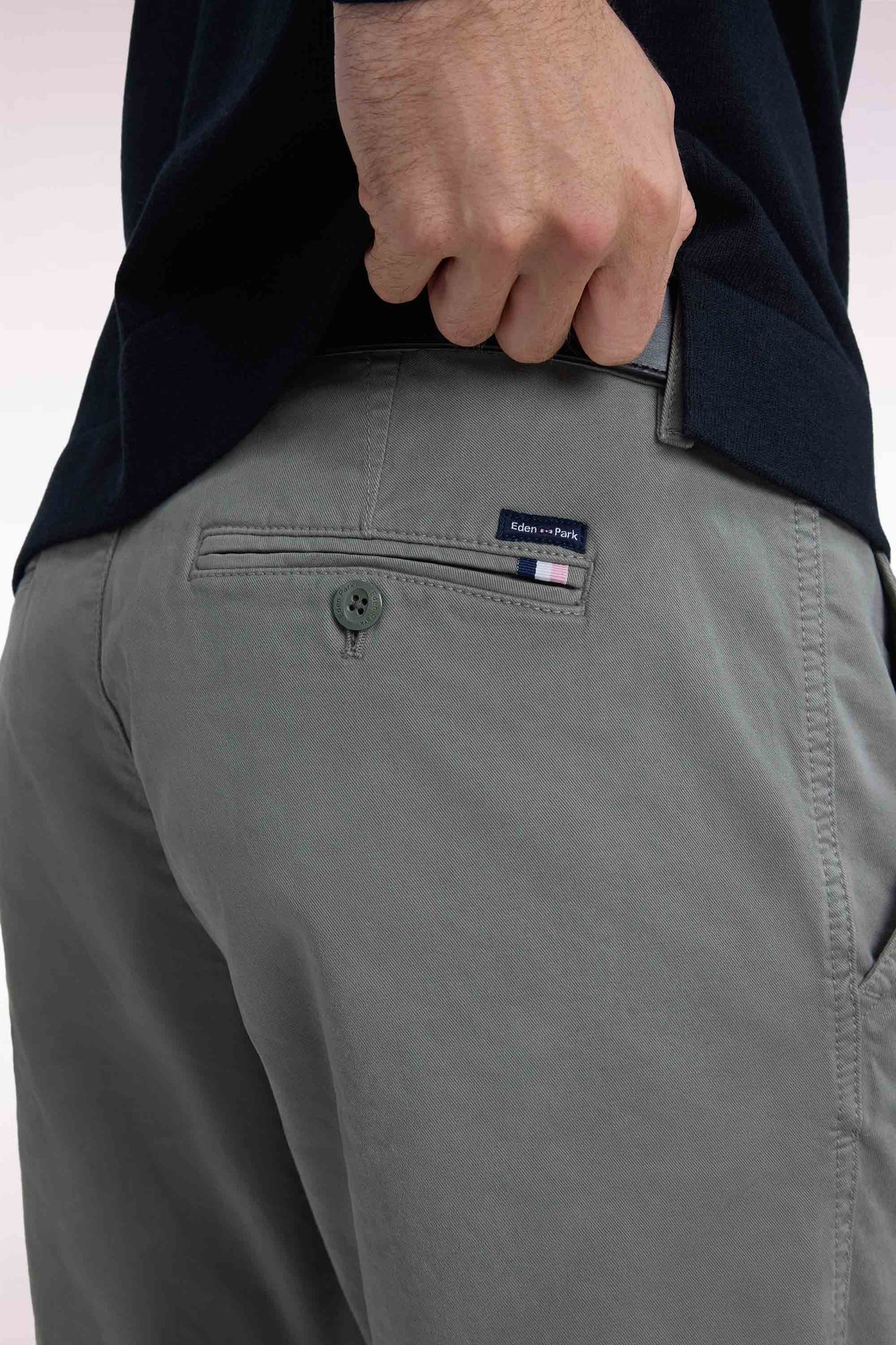 Pantalon chino sans plis en gabardine de coton stretch kaki clair