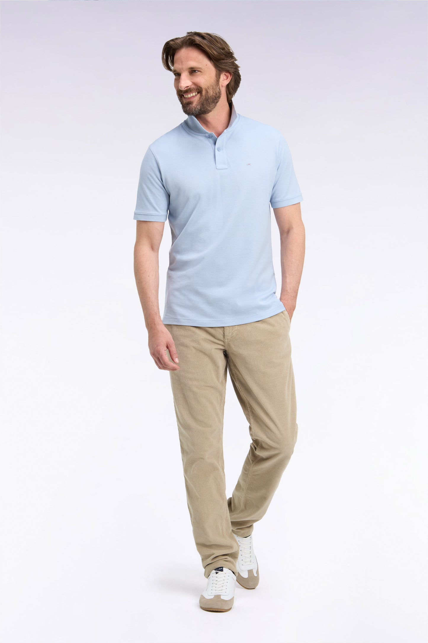Pantalon chino sans plis en velours côtelé beige coupe regular