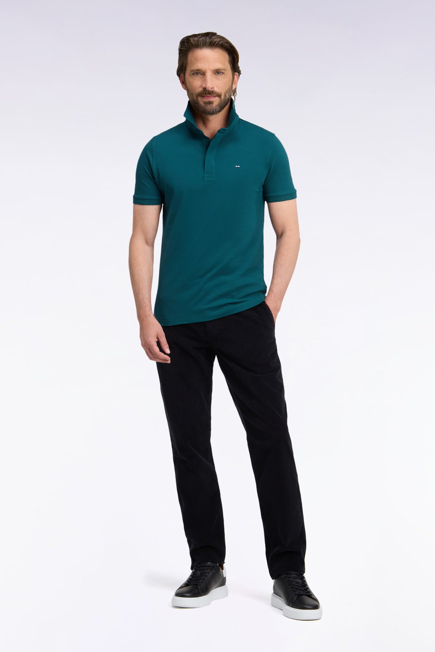 Pantalon chino sans plis en velours côtelé noir coupe regular