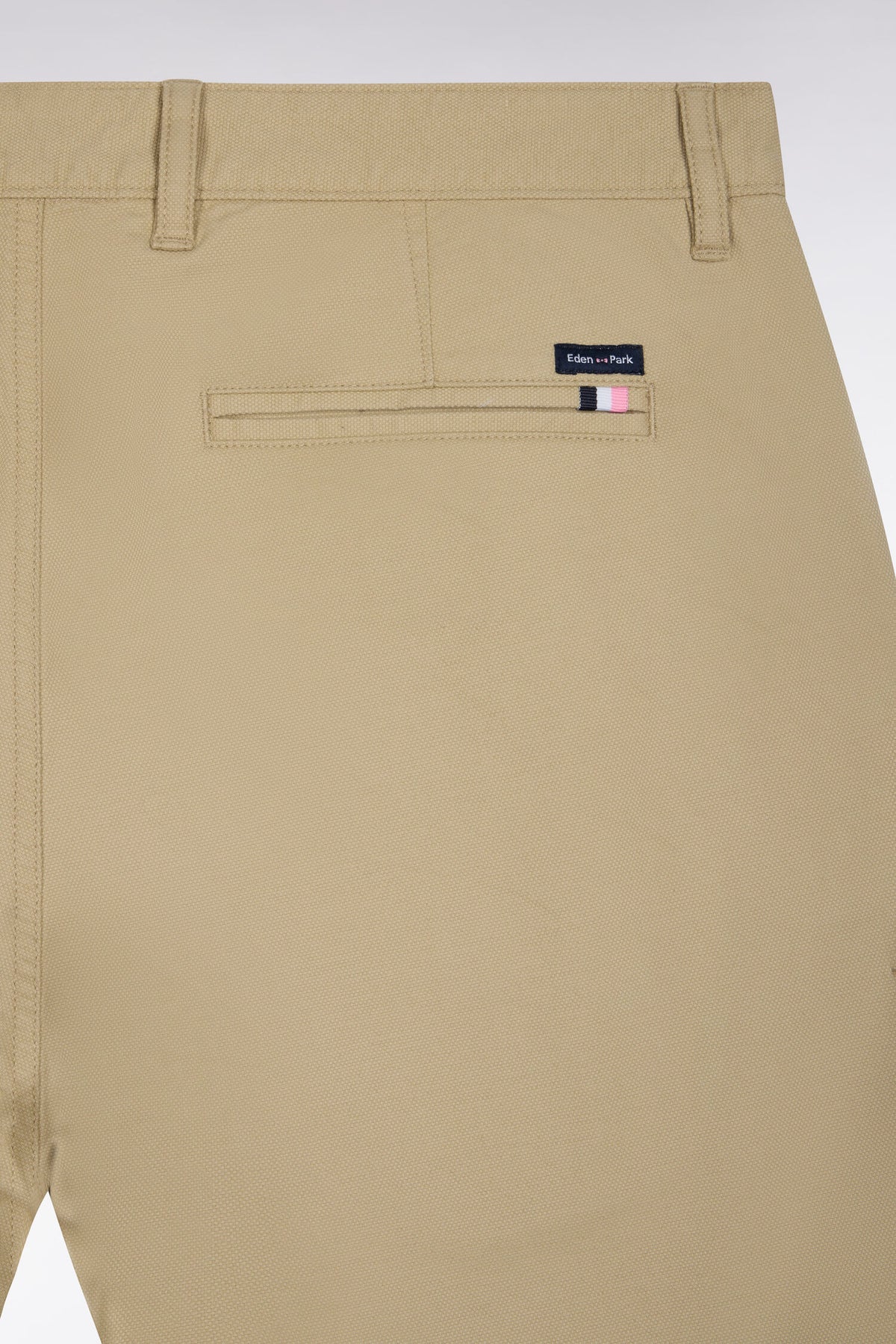 Pantalon chino sans plis en piqué de coton stretch beige coupe regular