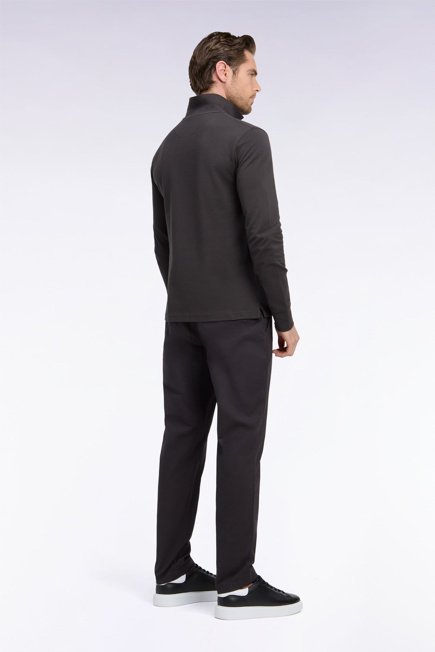 Pantalon chino sans plis en piqué de coton stretch marron coupe regular
