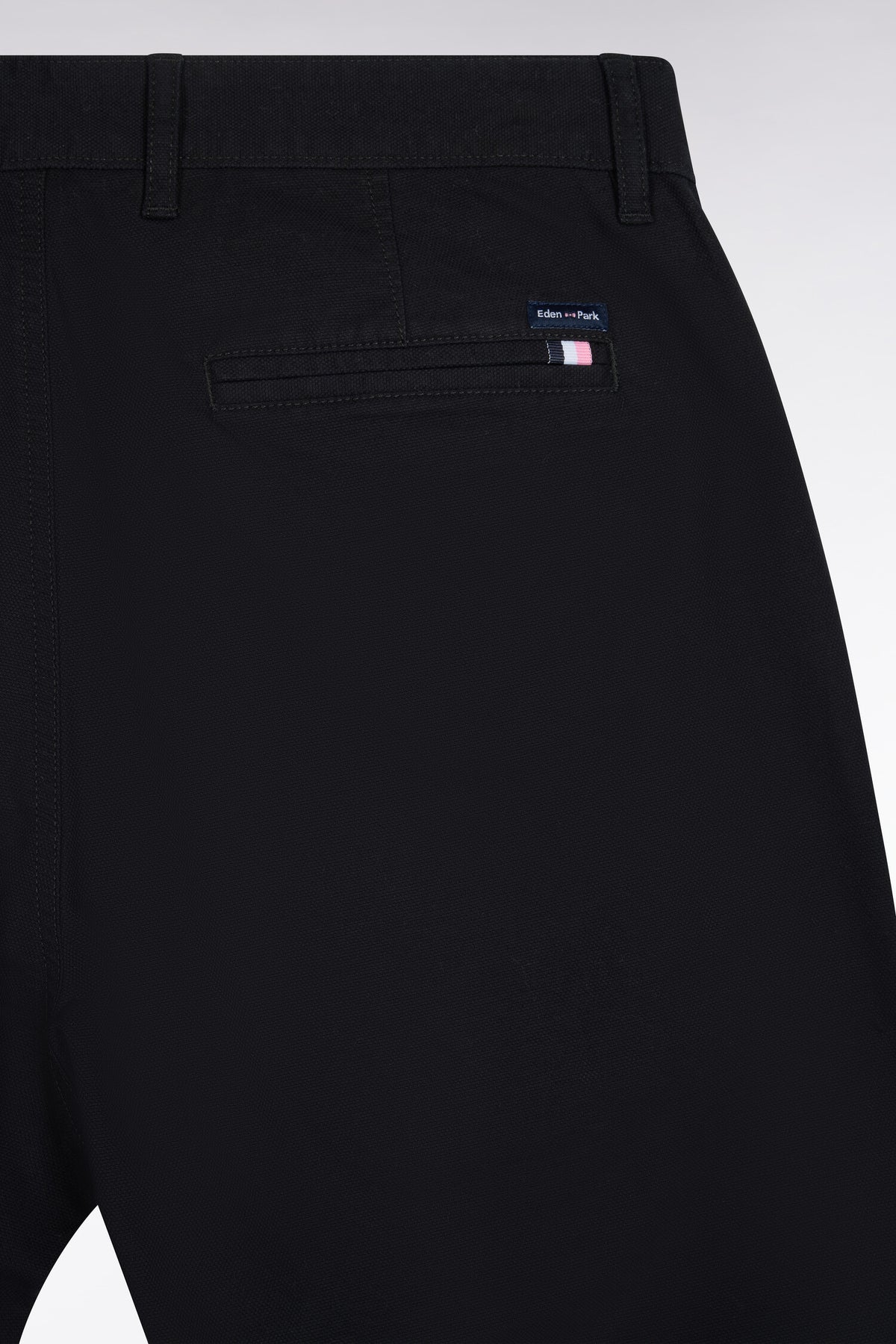 Pantalon chino sans plis en piqué de coton stretch noir coupe regular