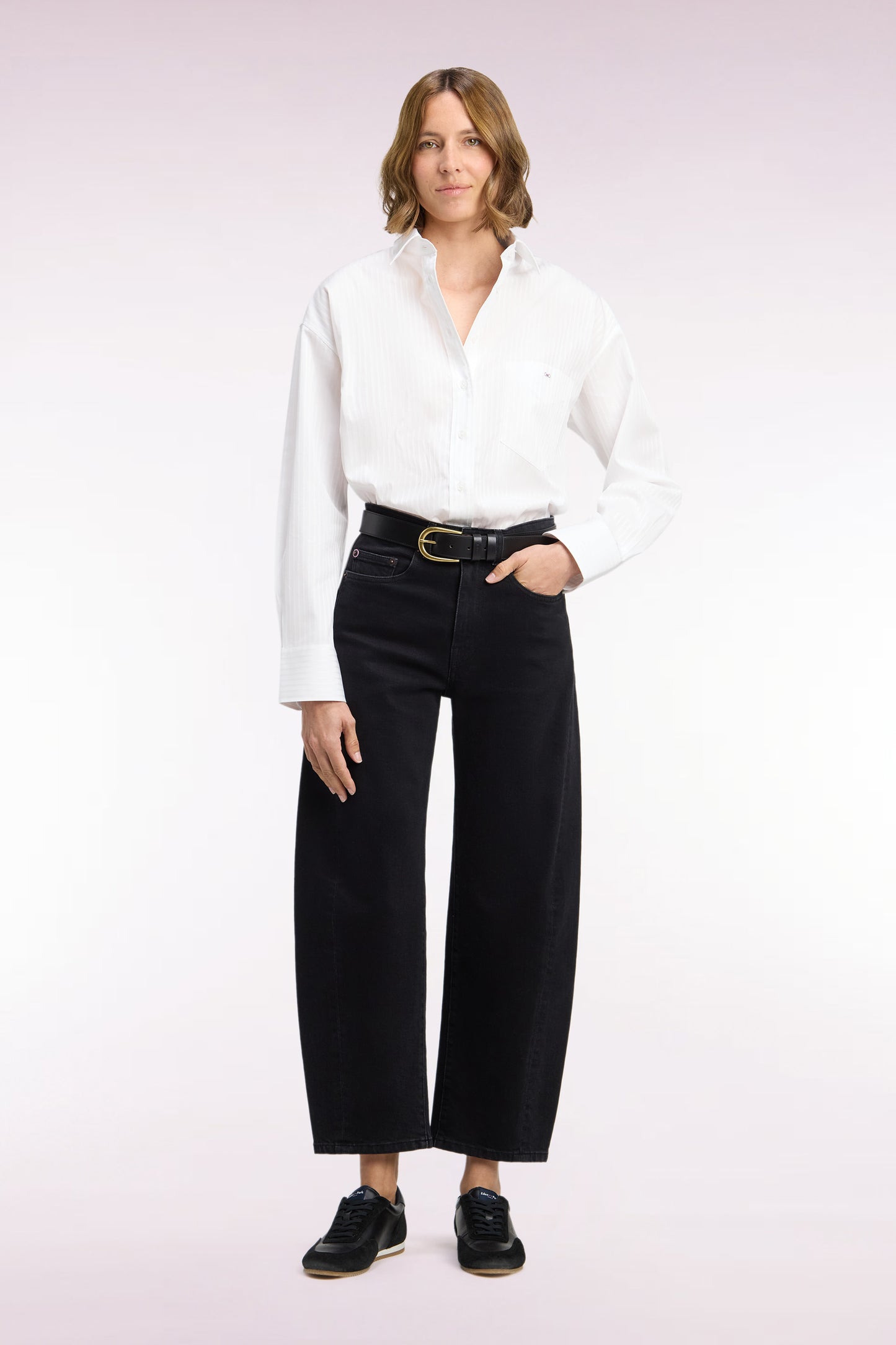 Jean en denim stretch gris foncé coupe barrel