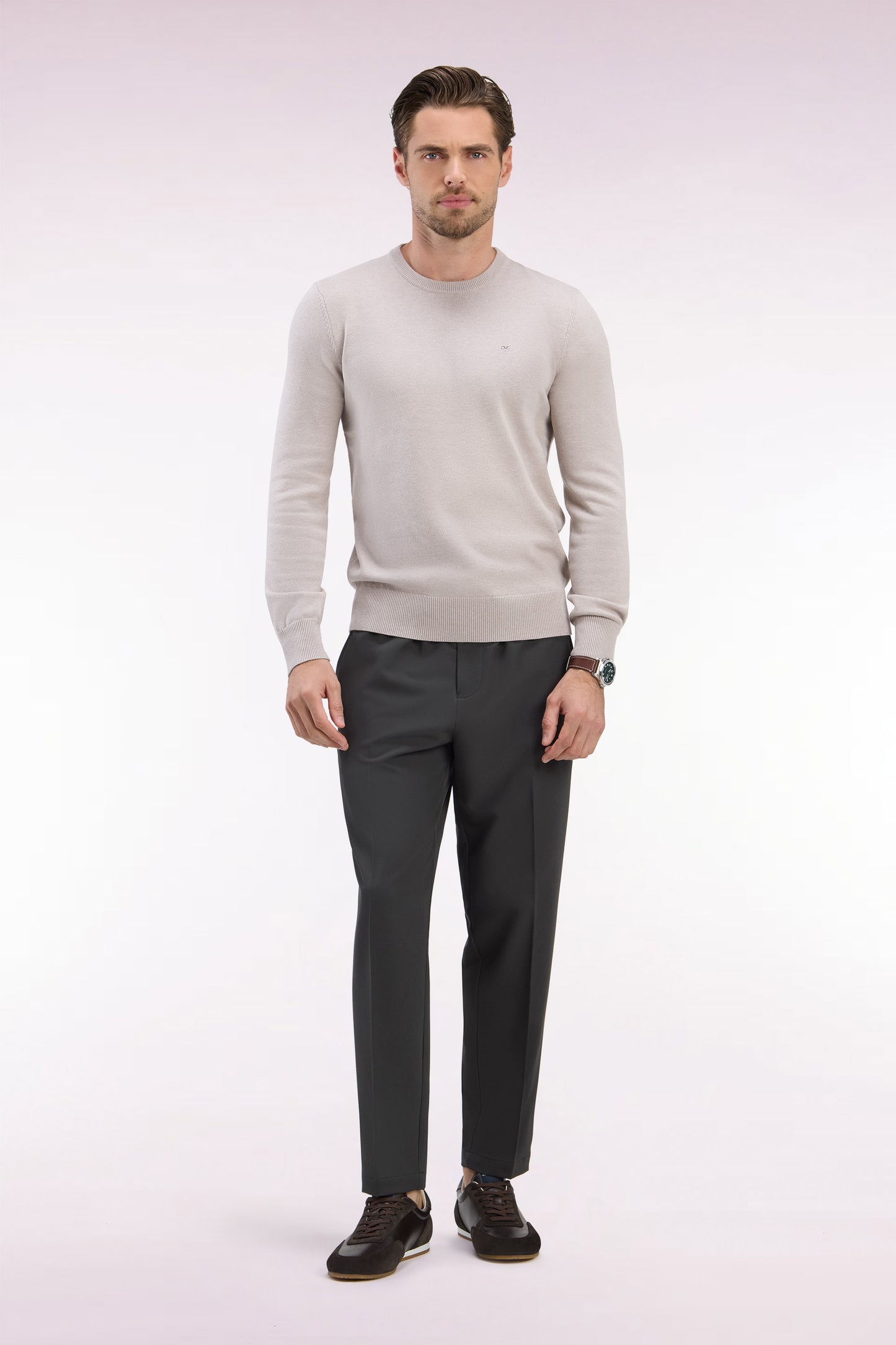 Pantalon à taille élastiquée en nylon stretch technique kaki coupe Modern