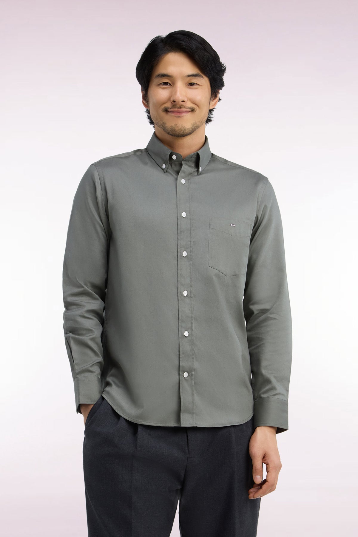 Chemise en piqué de coton vert olive coupe droite