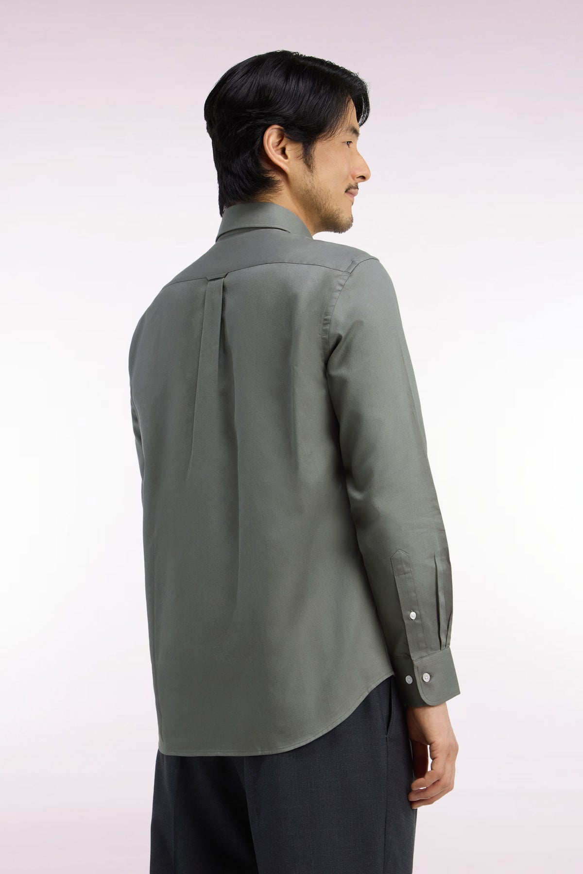 Chemise en piqué de coton vert olive coupe droite
