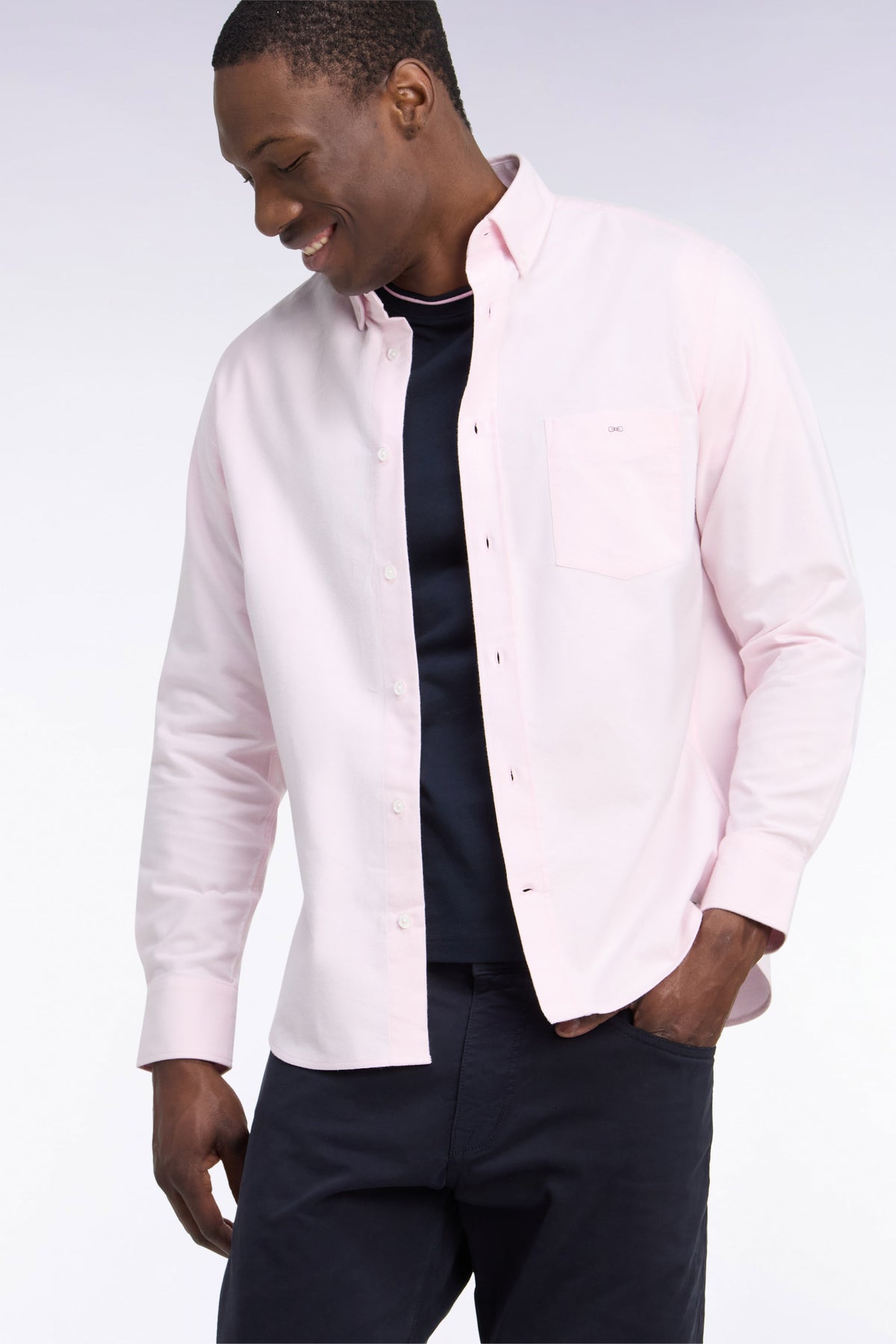 Chemise unie en coton rose coupe droite