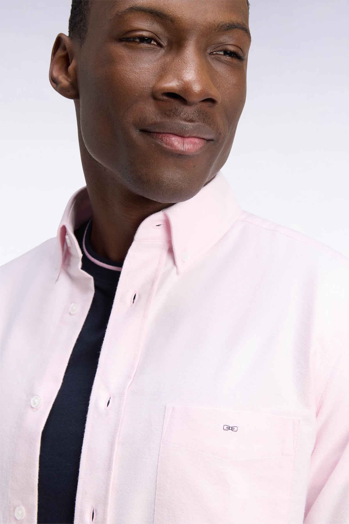 Chemise unie en coton rose coupe droite