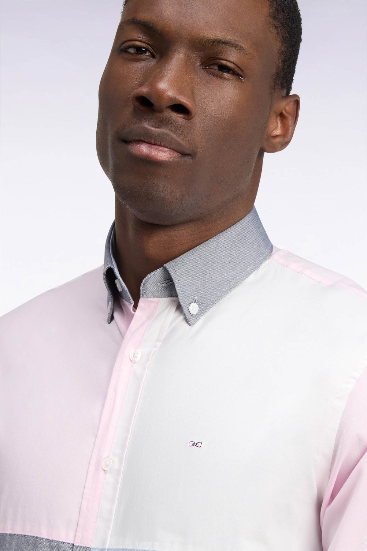 Chemise en coton à découpes contrastées pastel coupe droite