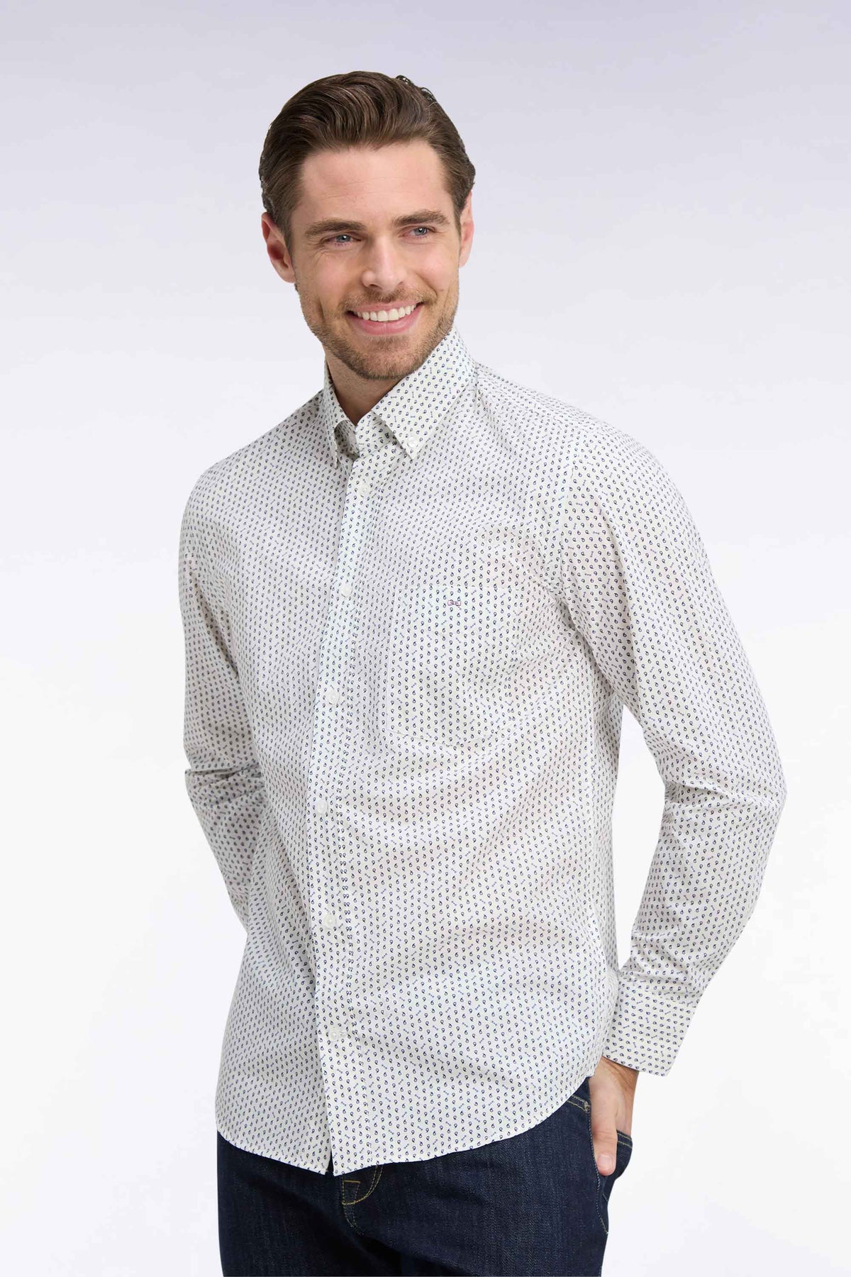 Chemise en popeline de coton blanche à micromotifs bleus coupe droite