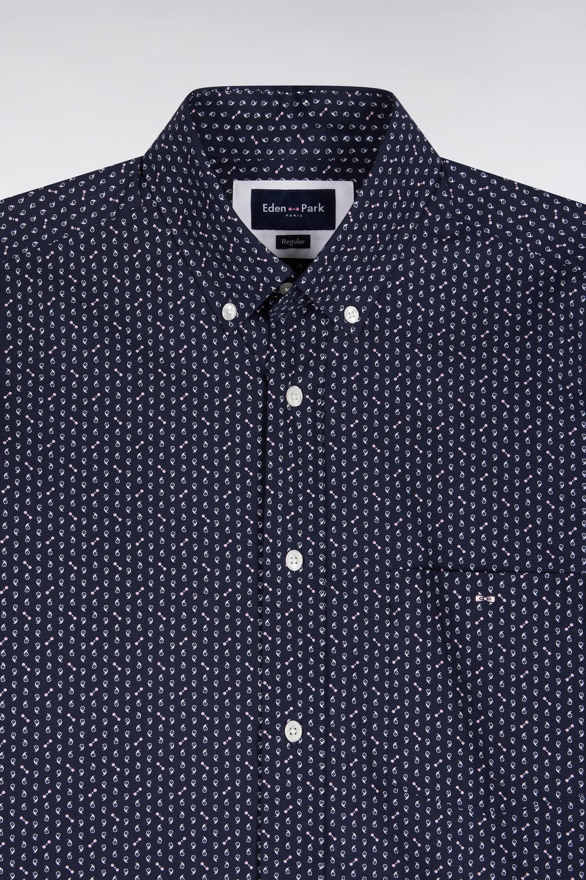 Chemise en popeline de coton marine à micromotifs roses coupe droite