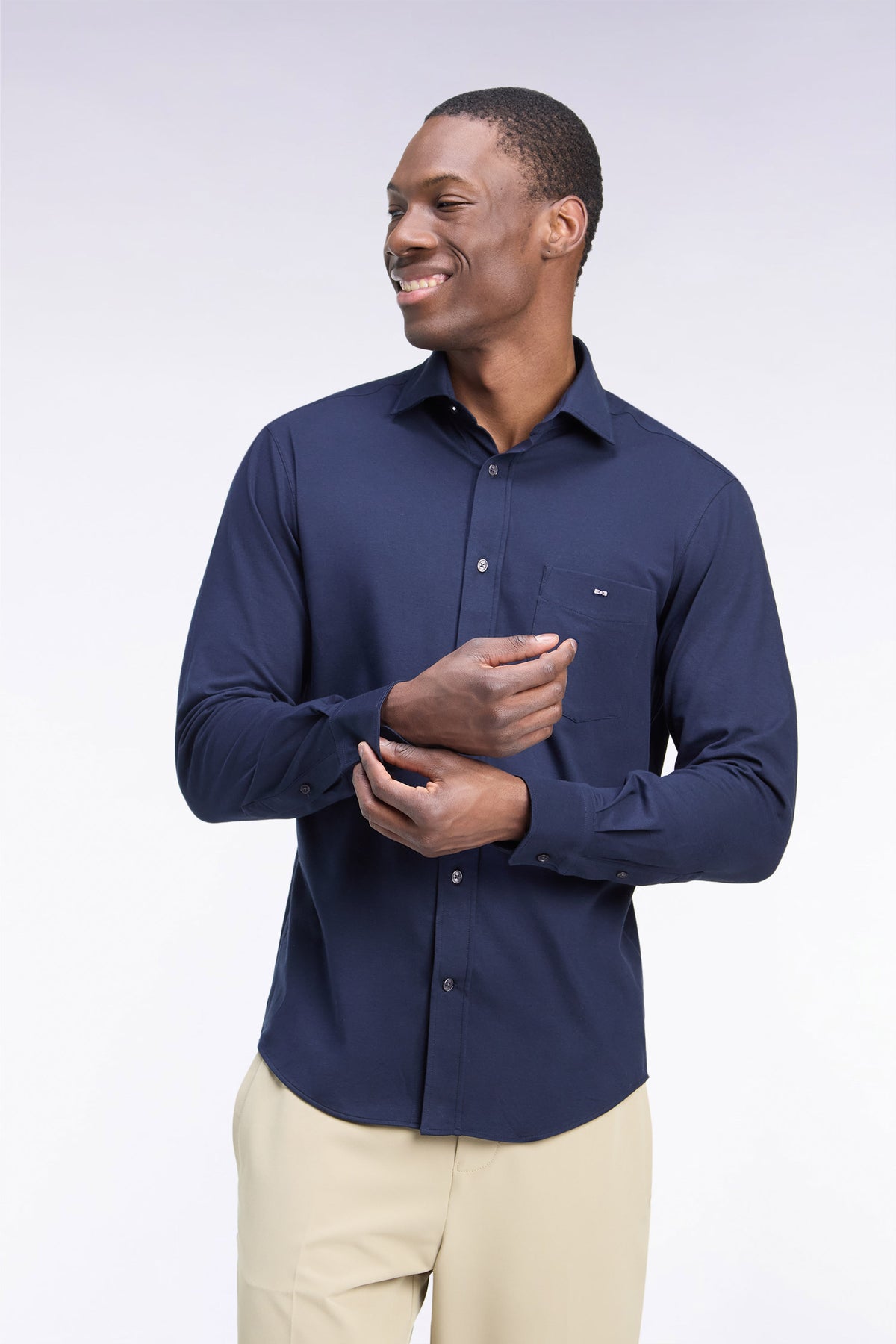 Chemise en coton stretch marine coupe droite