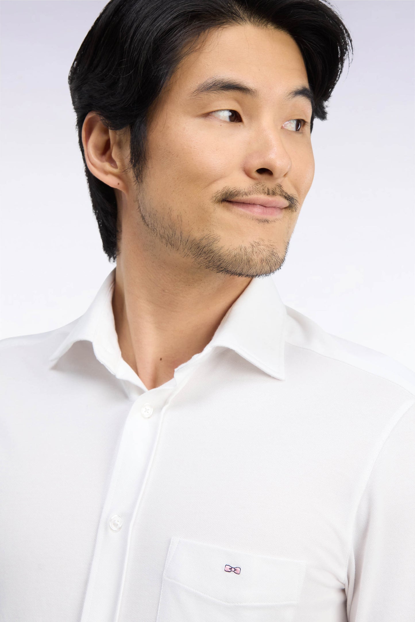 Chemise unie en coton blanc coupe droite