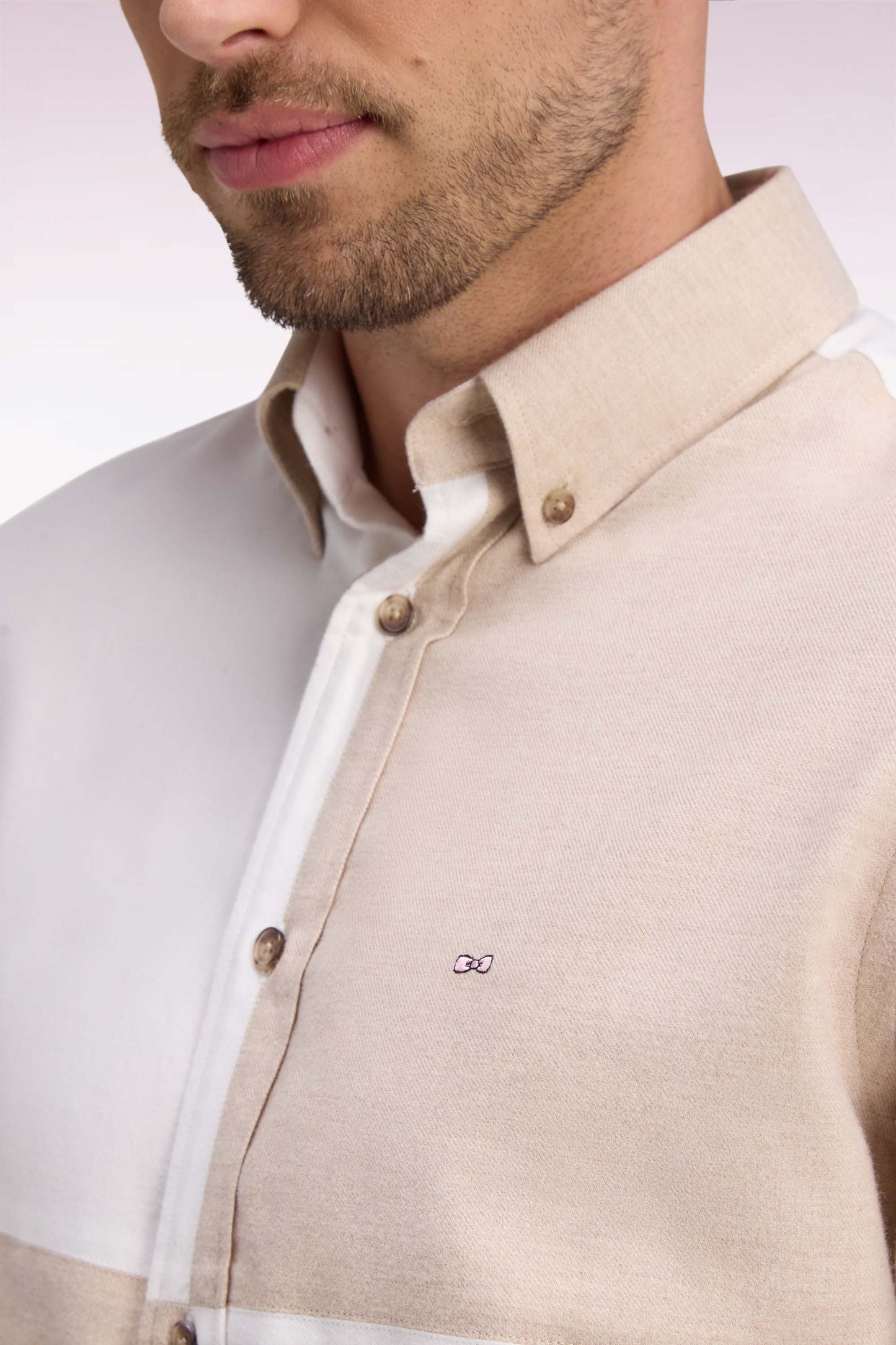 Chemise en coton beige et écrue coupe droite