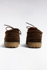 Chaussures bateau en cuir suédé marron