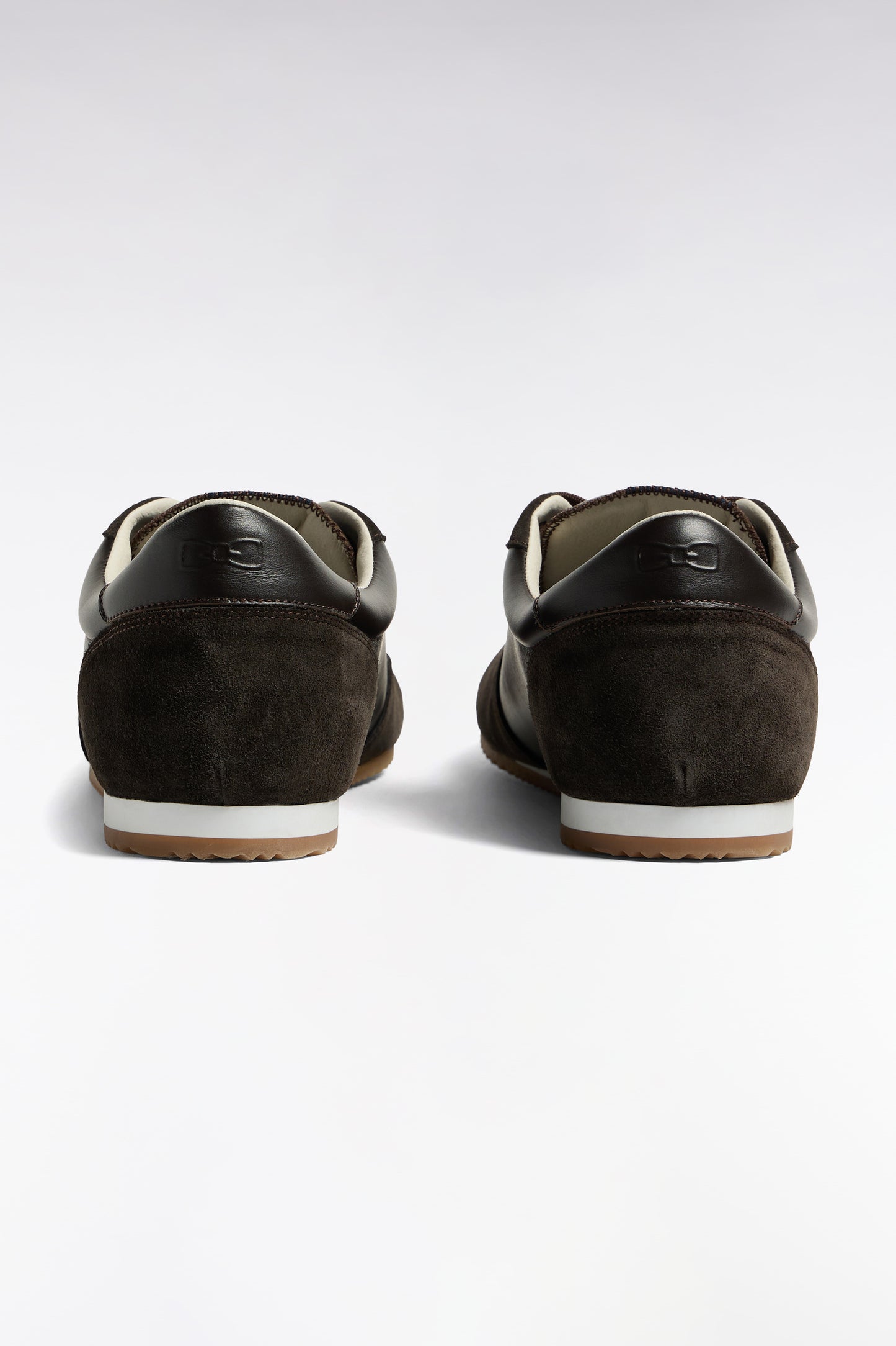 Baskets basses bimatière en cuir et daim marron