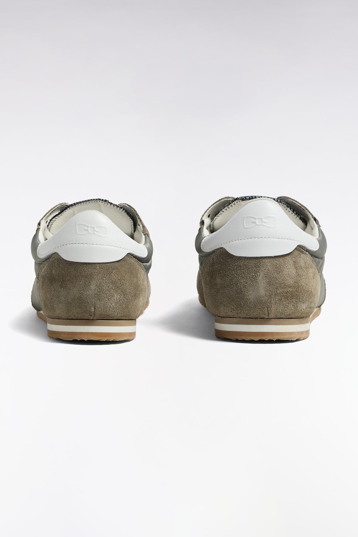 Beige low-top sneakers