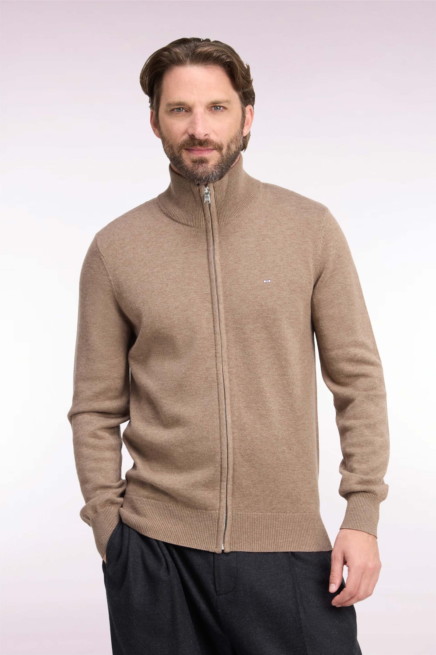 Cardigan zippé en laine et coton marron coupe droite
