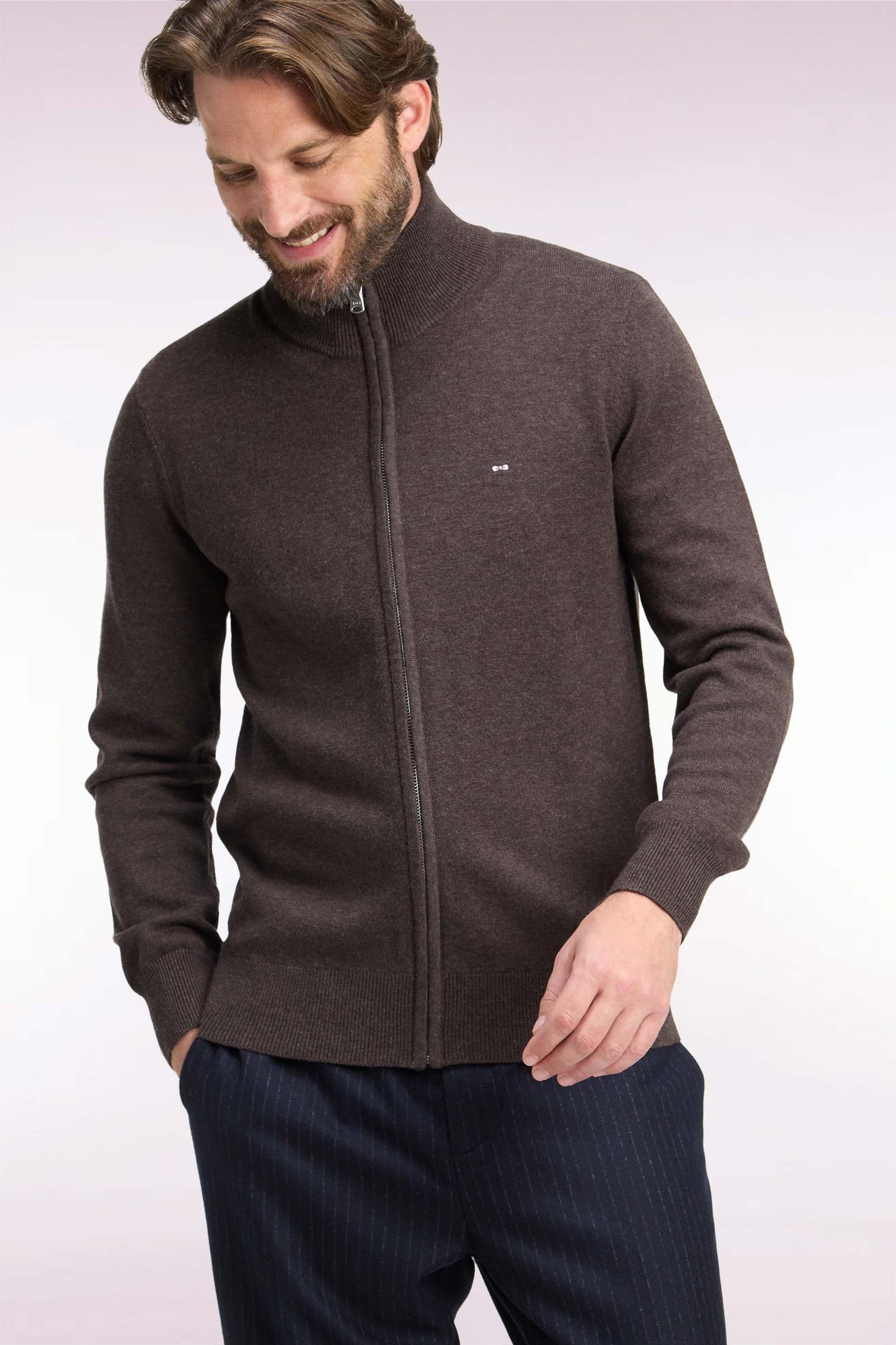 Cardigan zippé en laine et coton marron coupe droite