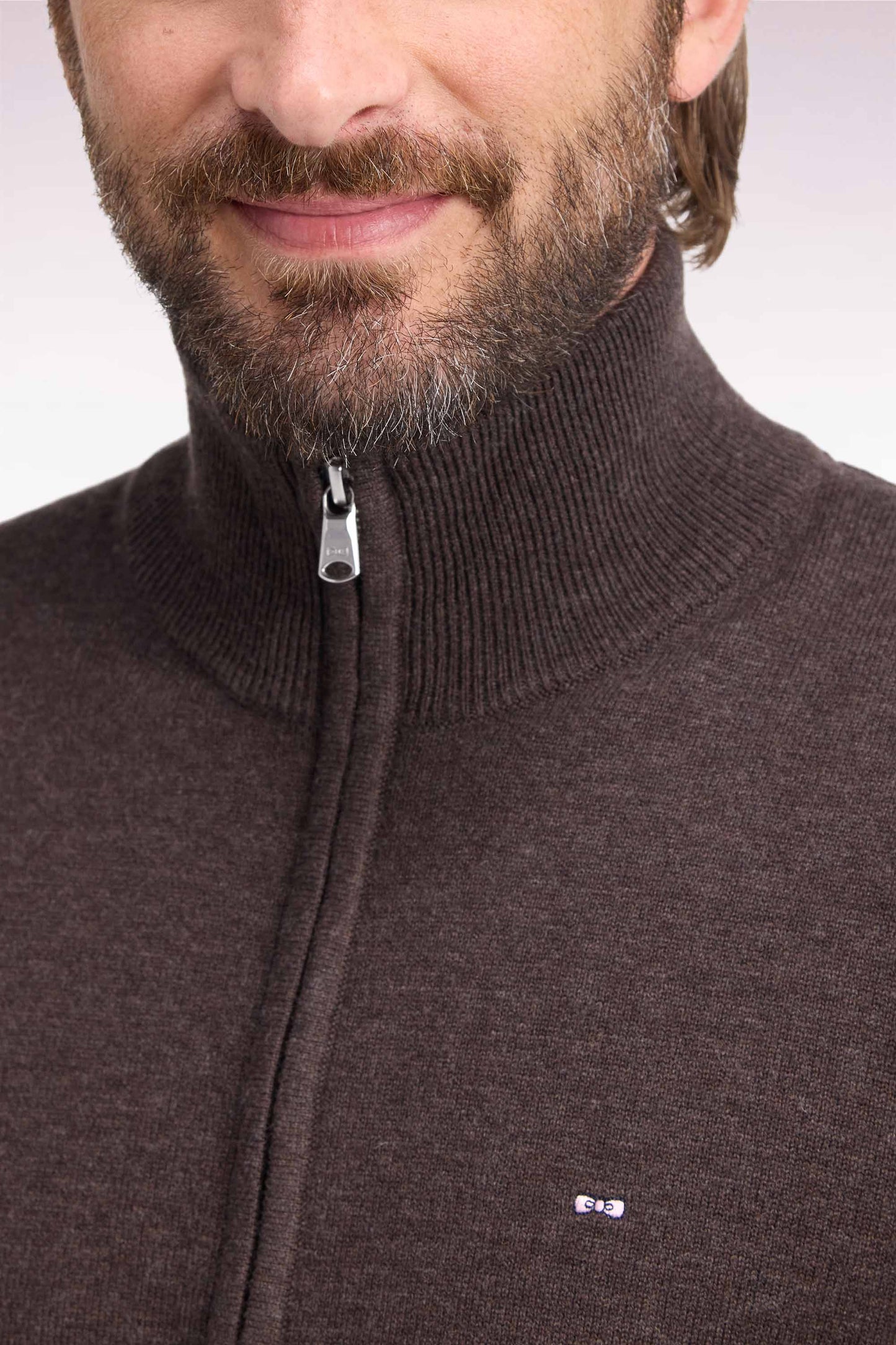 Cardigan zippé en laine et coton marron coupe droite
