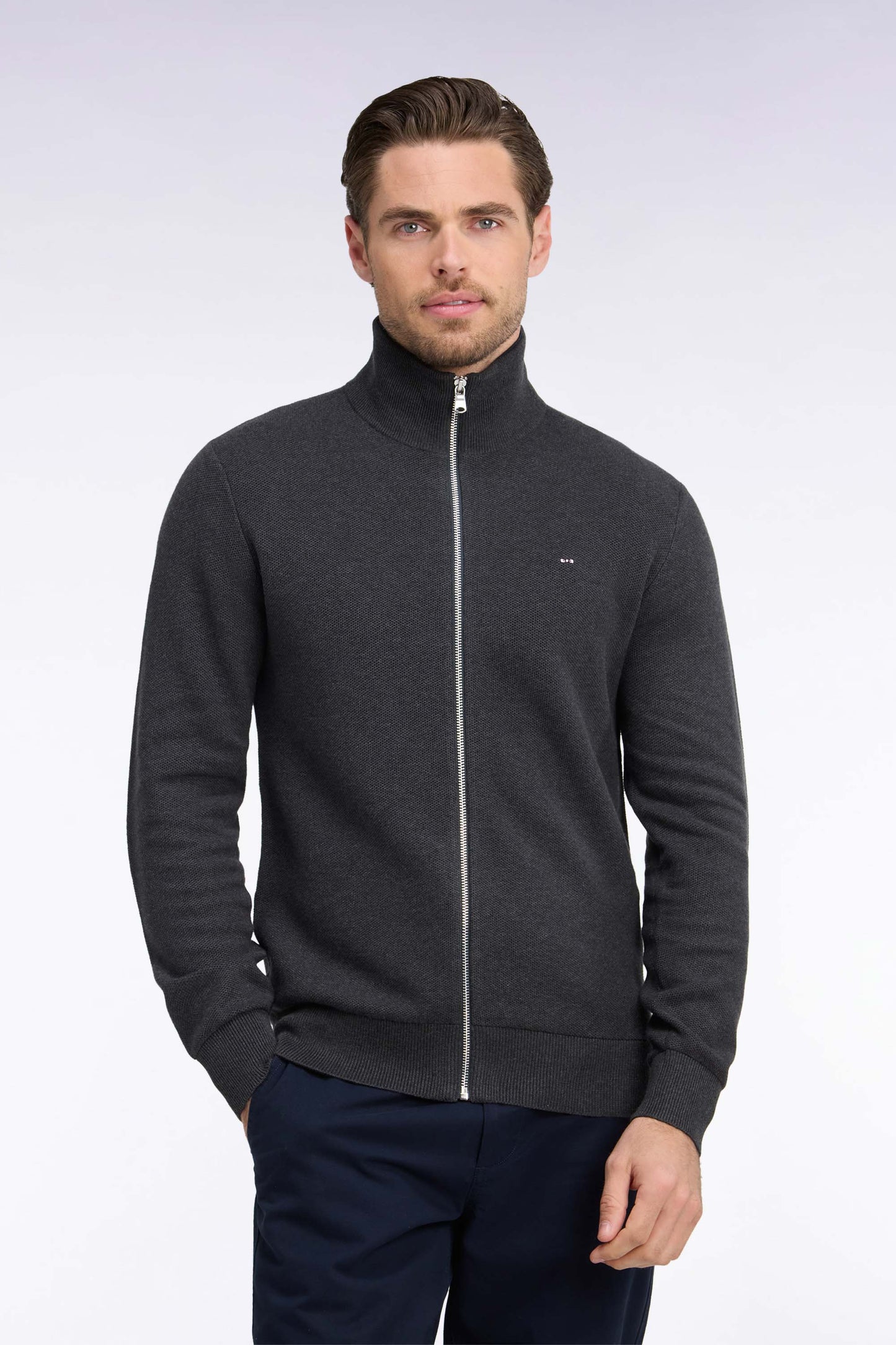 Cardigan zippé en coton gris anthracite coupe droite