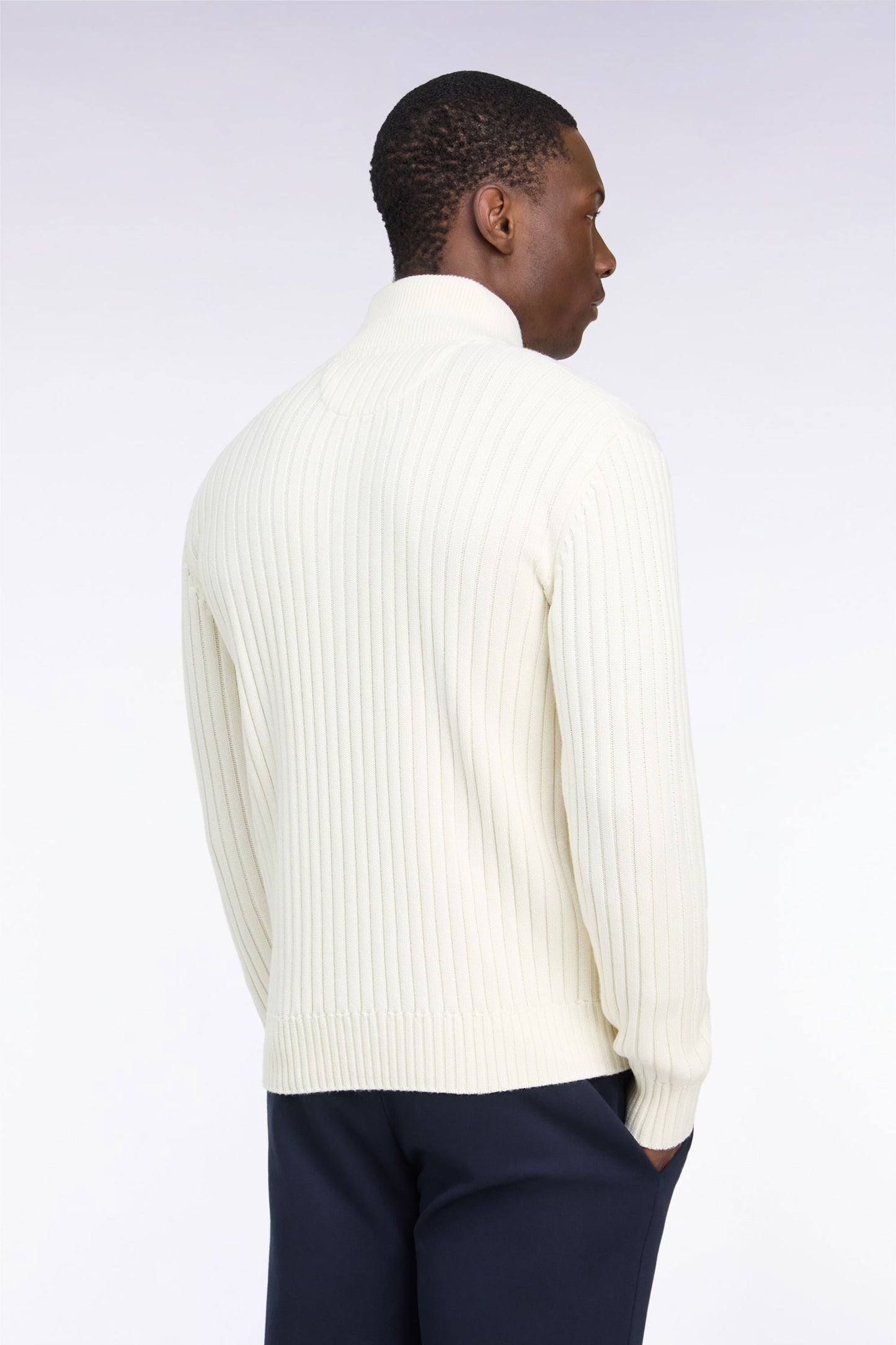 Cardigan zippé à col camionneur en laine et coton écru côtelé coupe droite