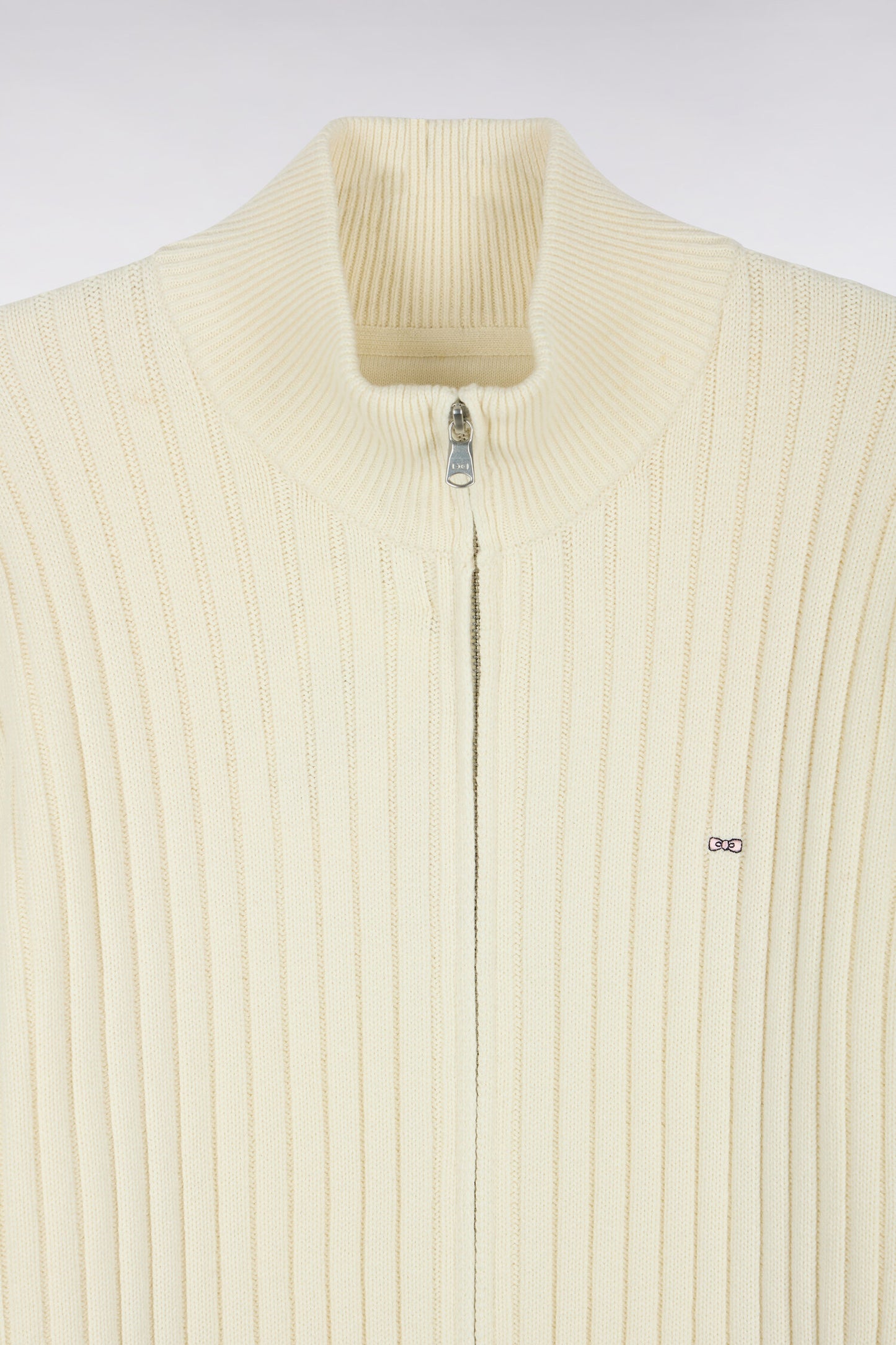 Cardigan zippé à col camionneur en laine et coton écru côtelé coupe droite