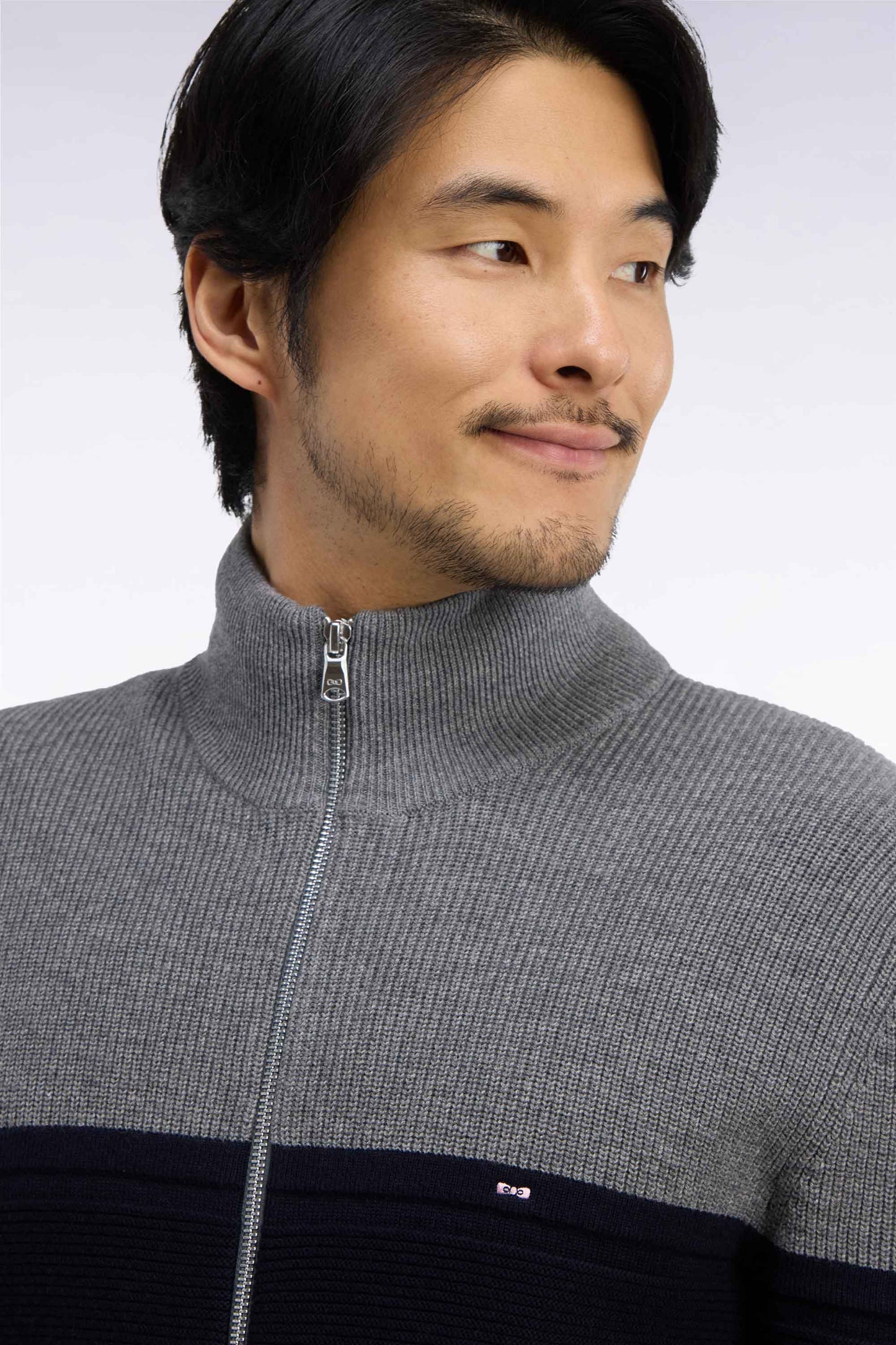 Cardigan zippé bicolore en laine mérinos marine et gris coupe droite