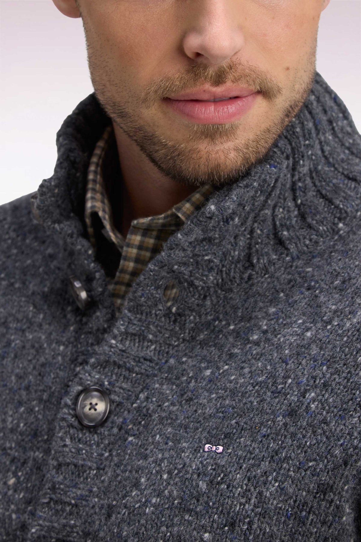 Cardigan boutonné en maille épaisse chinée gris coupe droite