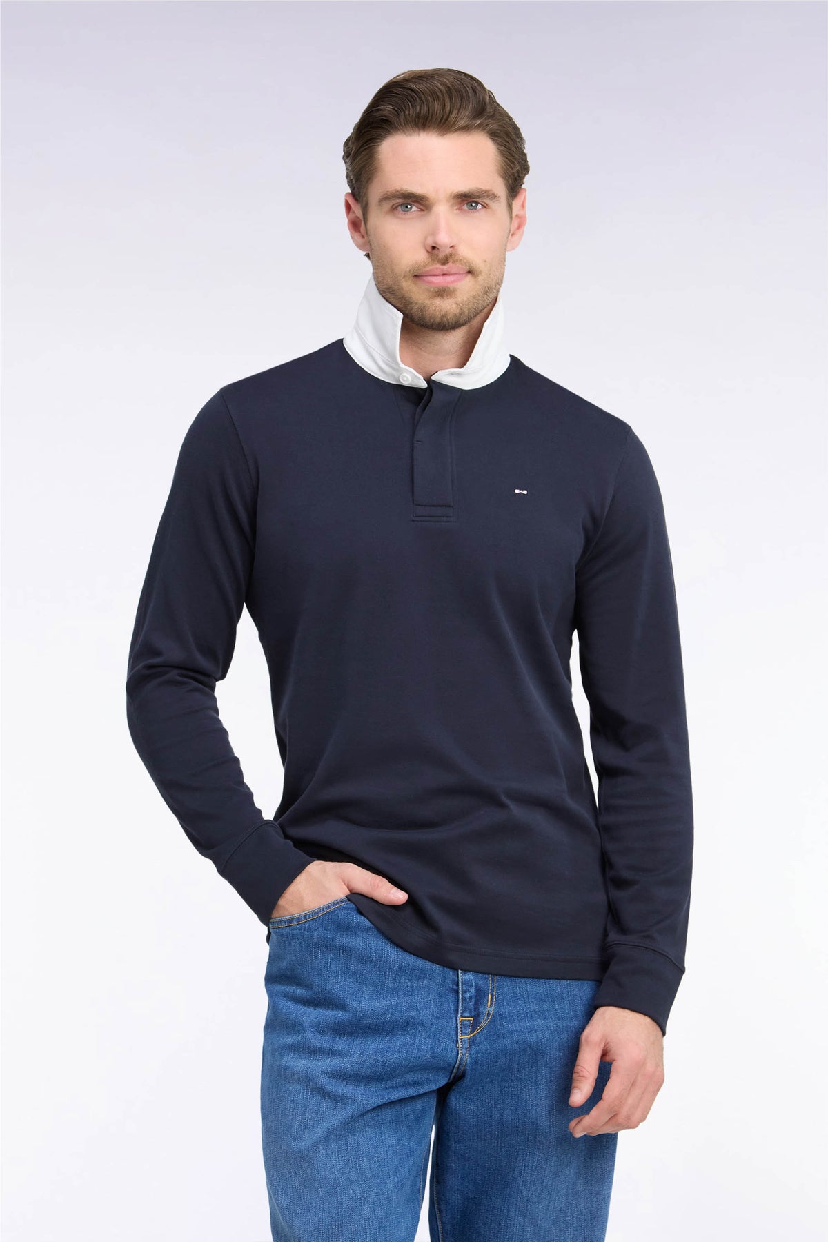 Maillot manches longues en coton Pima marine à col blanc coupe droite