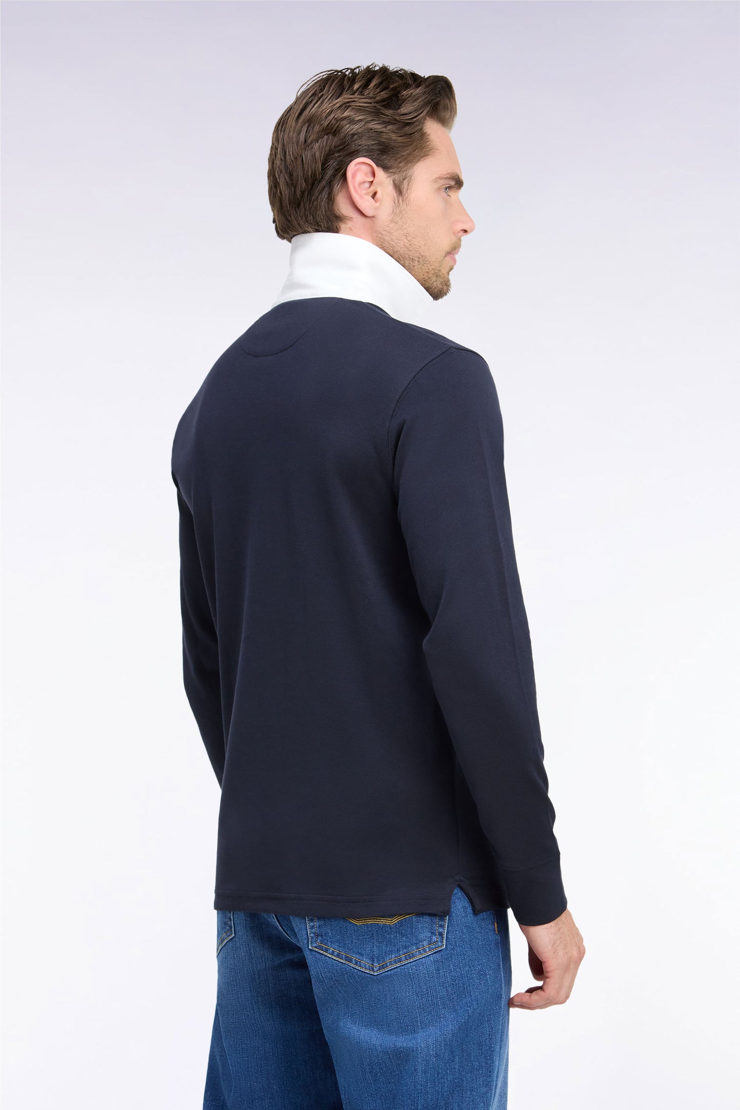 Maillot manches longues en coton Pima marine à col blanc coupe droite