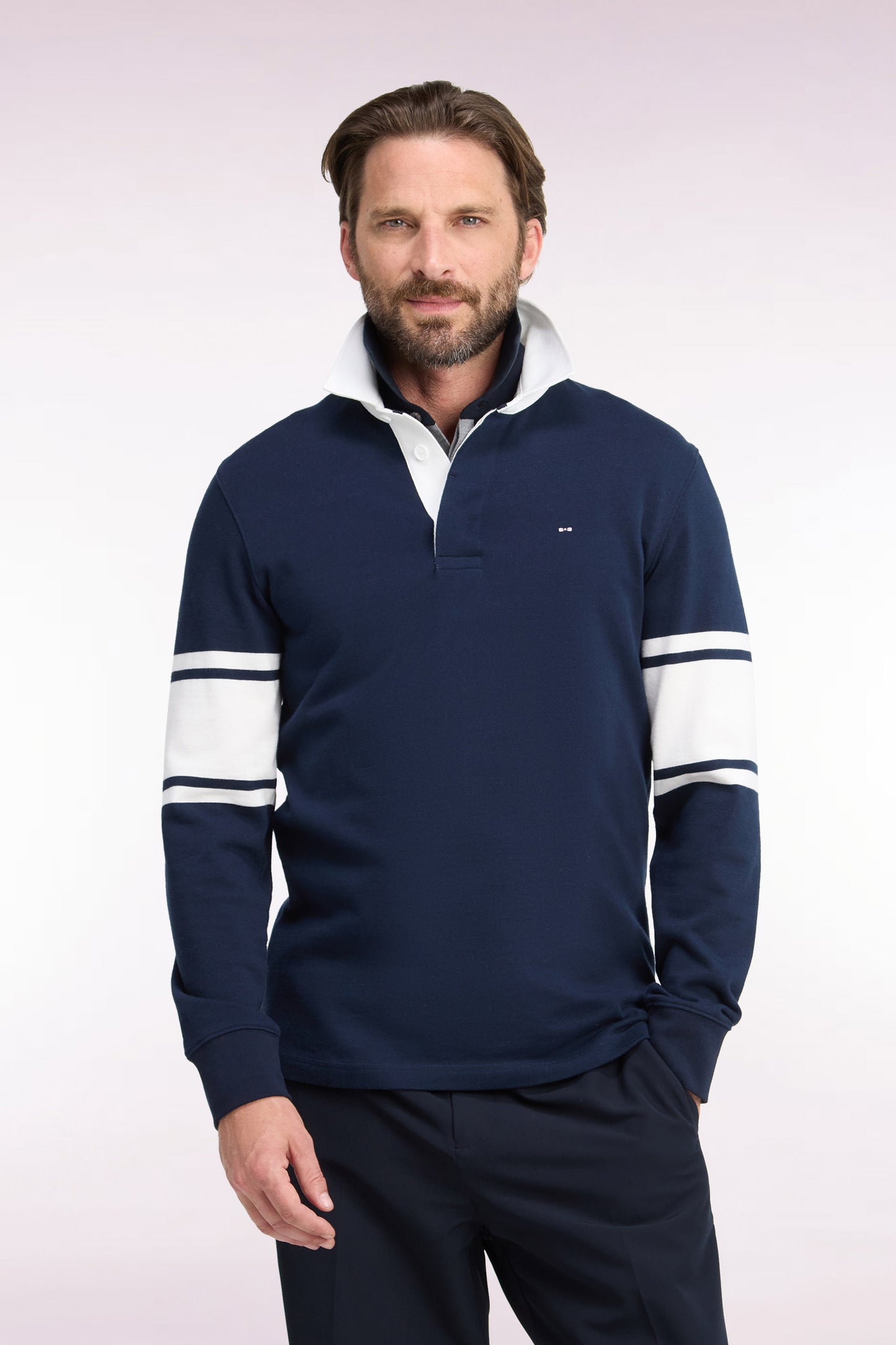 Maillot manches longues marine à détails blancs contrastés