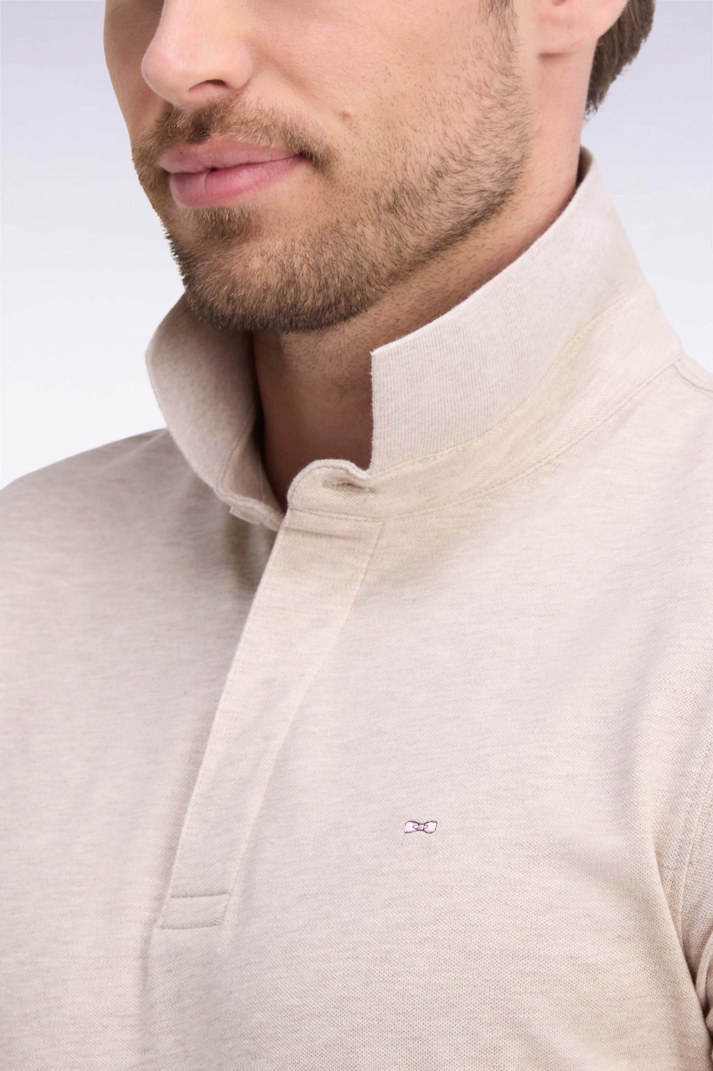 Polo manches courtes en coton stretch beige coupe ajustée