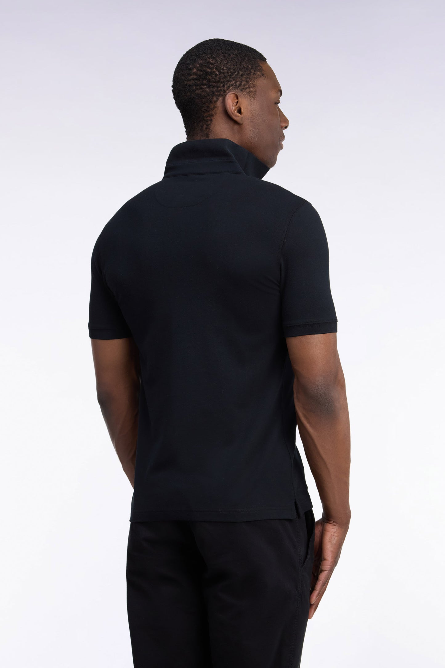 Polo manches courtes en coton stretch noir coupe ajustée