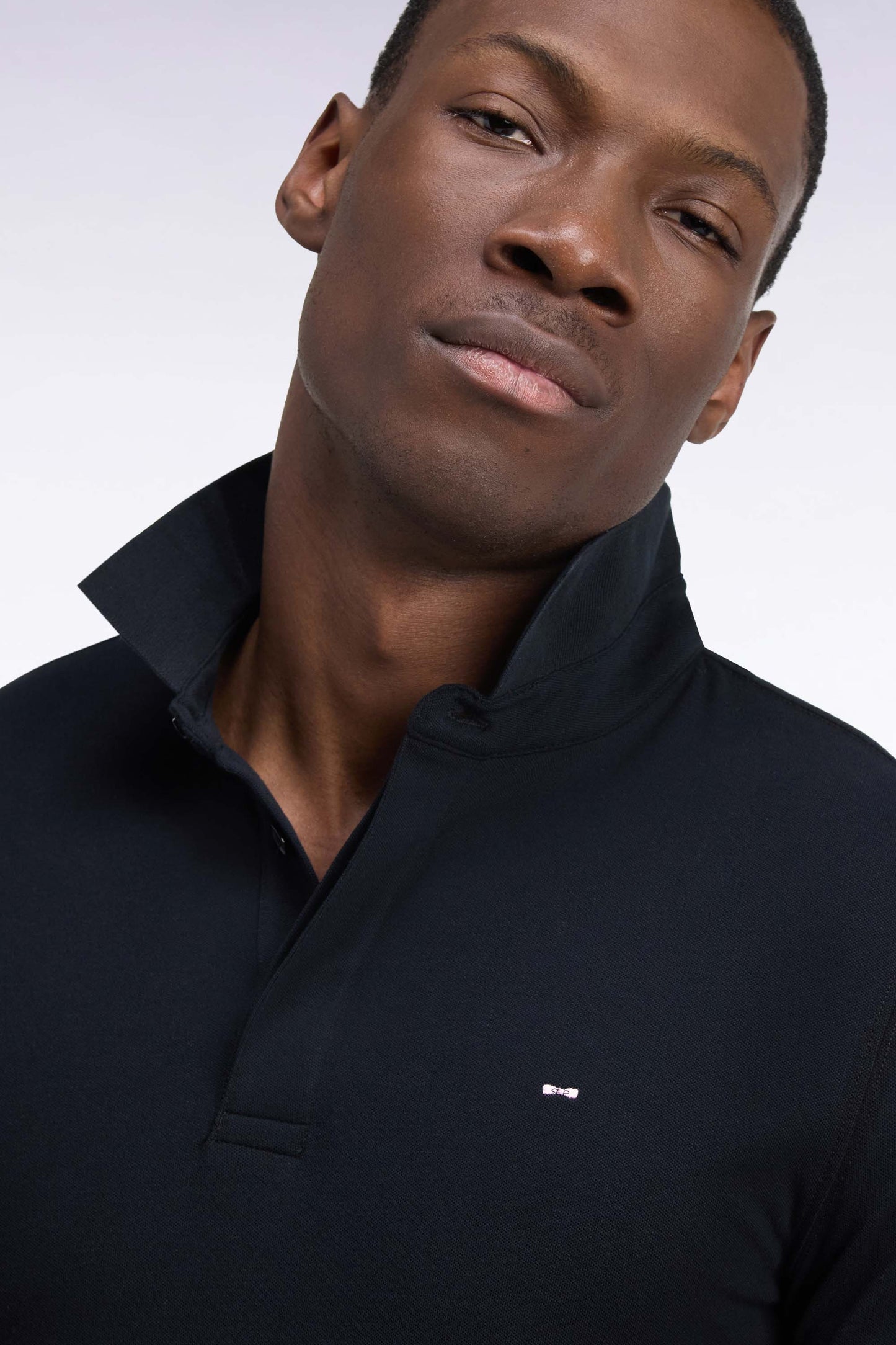 Polo manches courtes en coton stretch noir coupe ajustée
