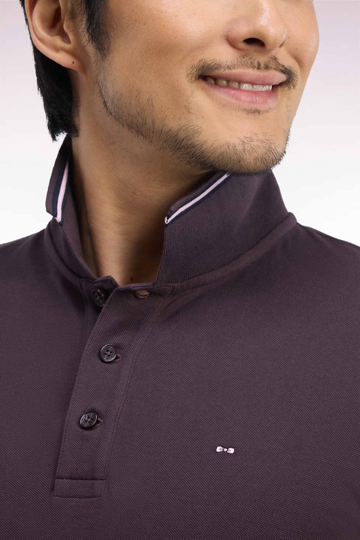 Polo manches courtes en piqué coton marron coupe droite