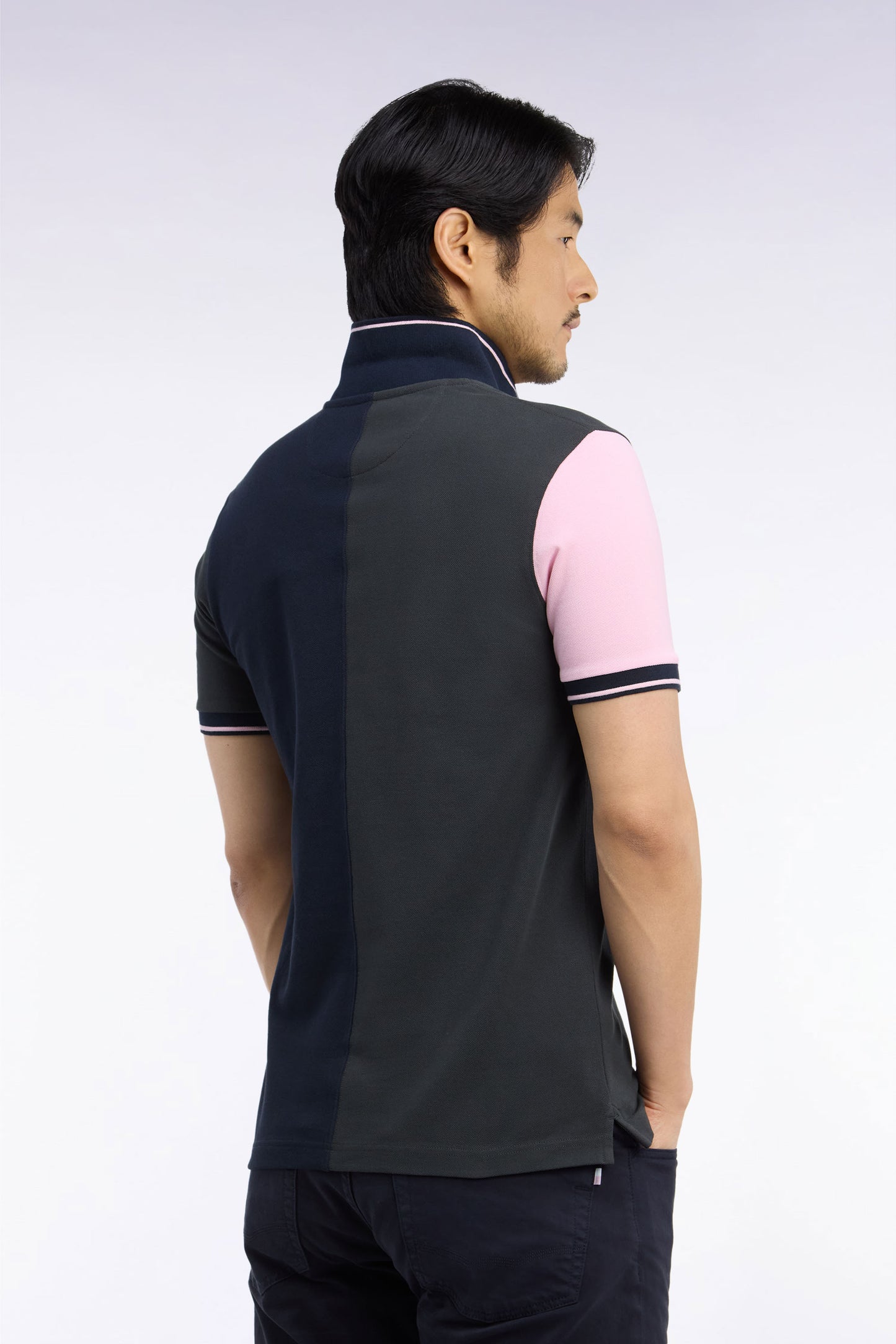 Polo manches courtes à découpes marine et kaki coupe droite