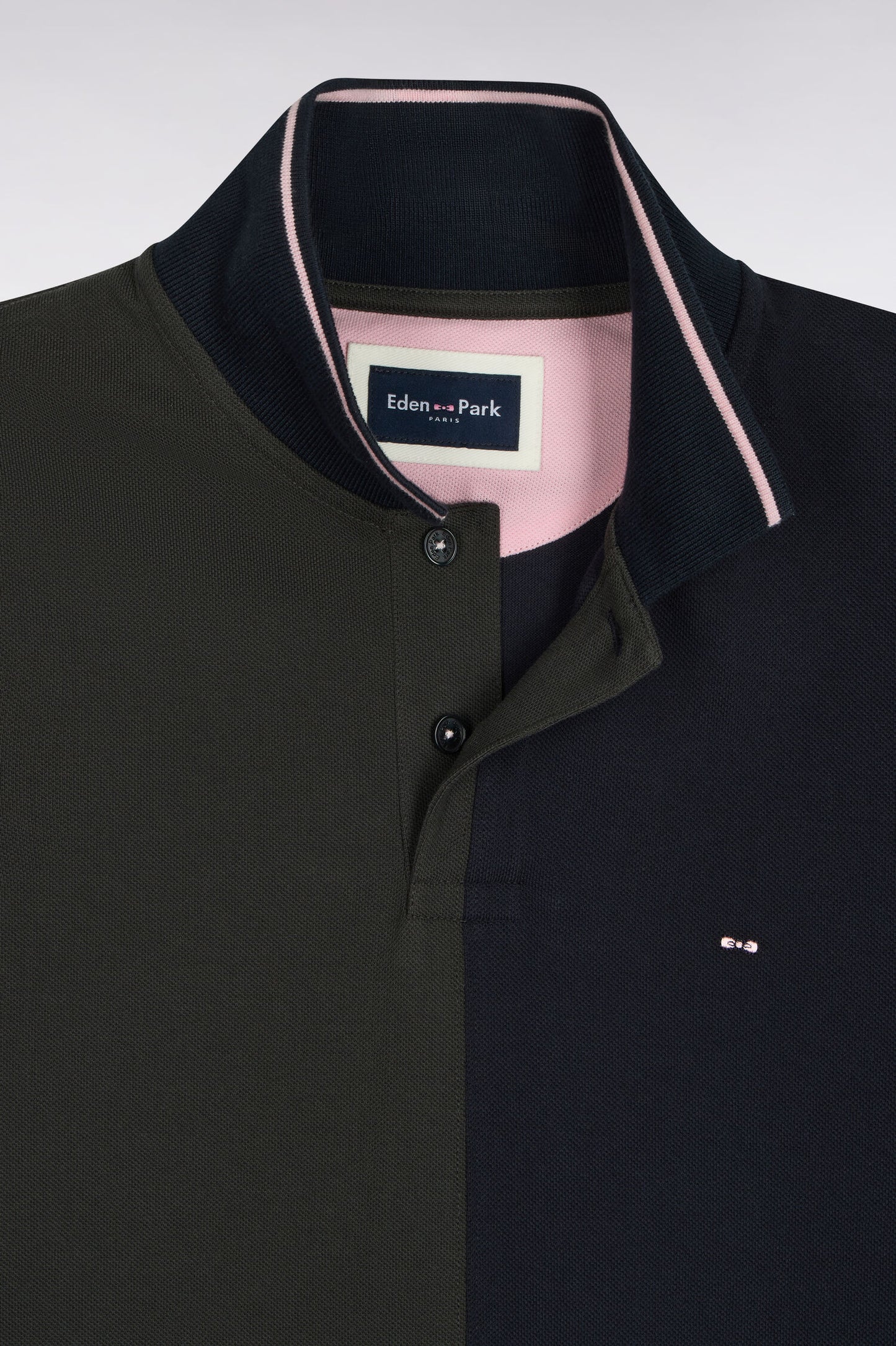 Polo manches courtes à découpes marine et kaki coupe droite