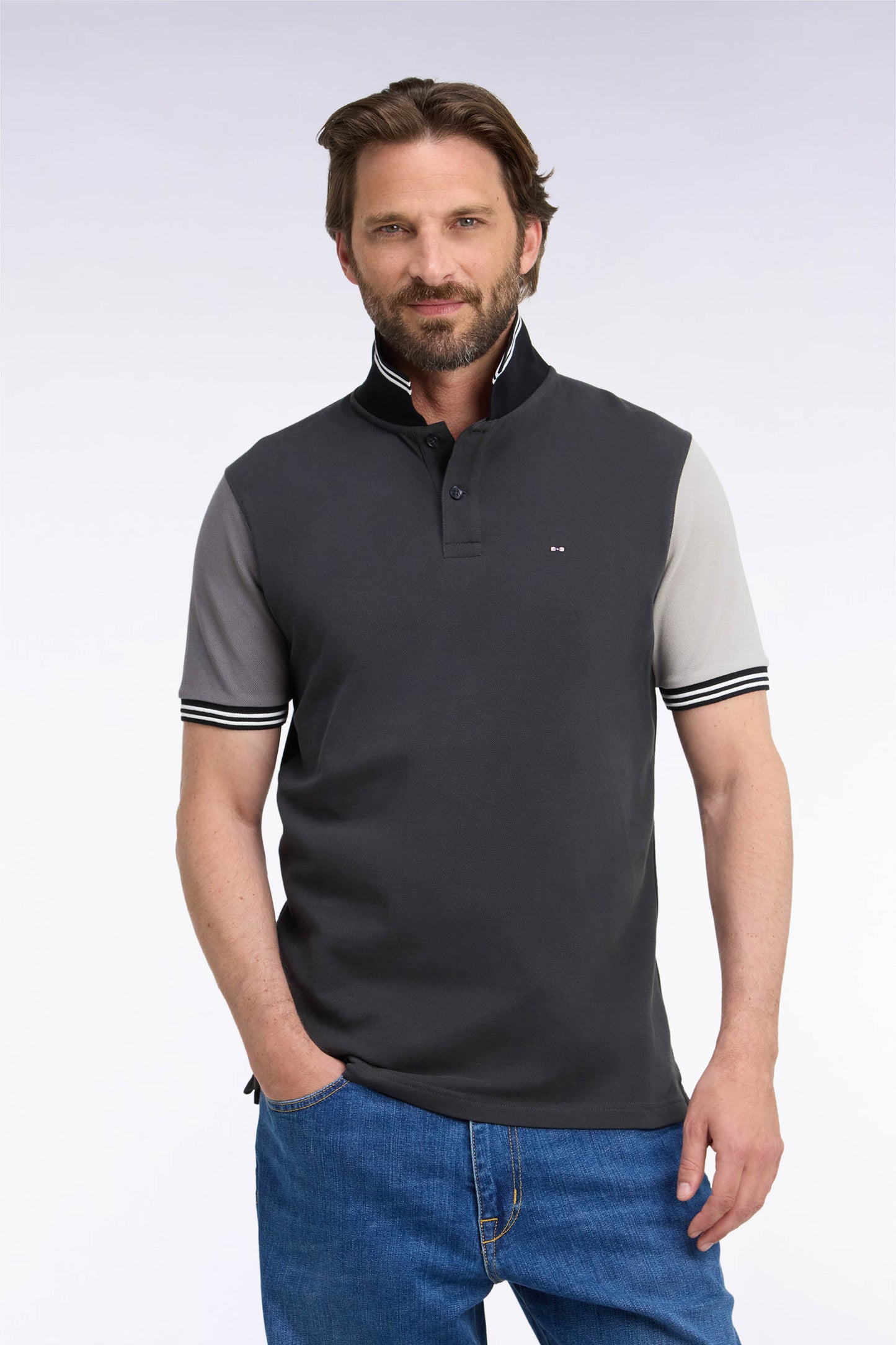 Polo manches courtes en coton tricolore gris coupe droite
