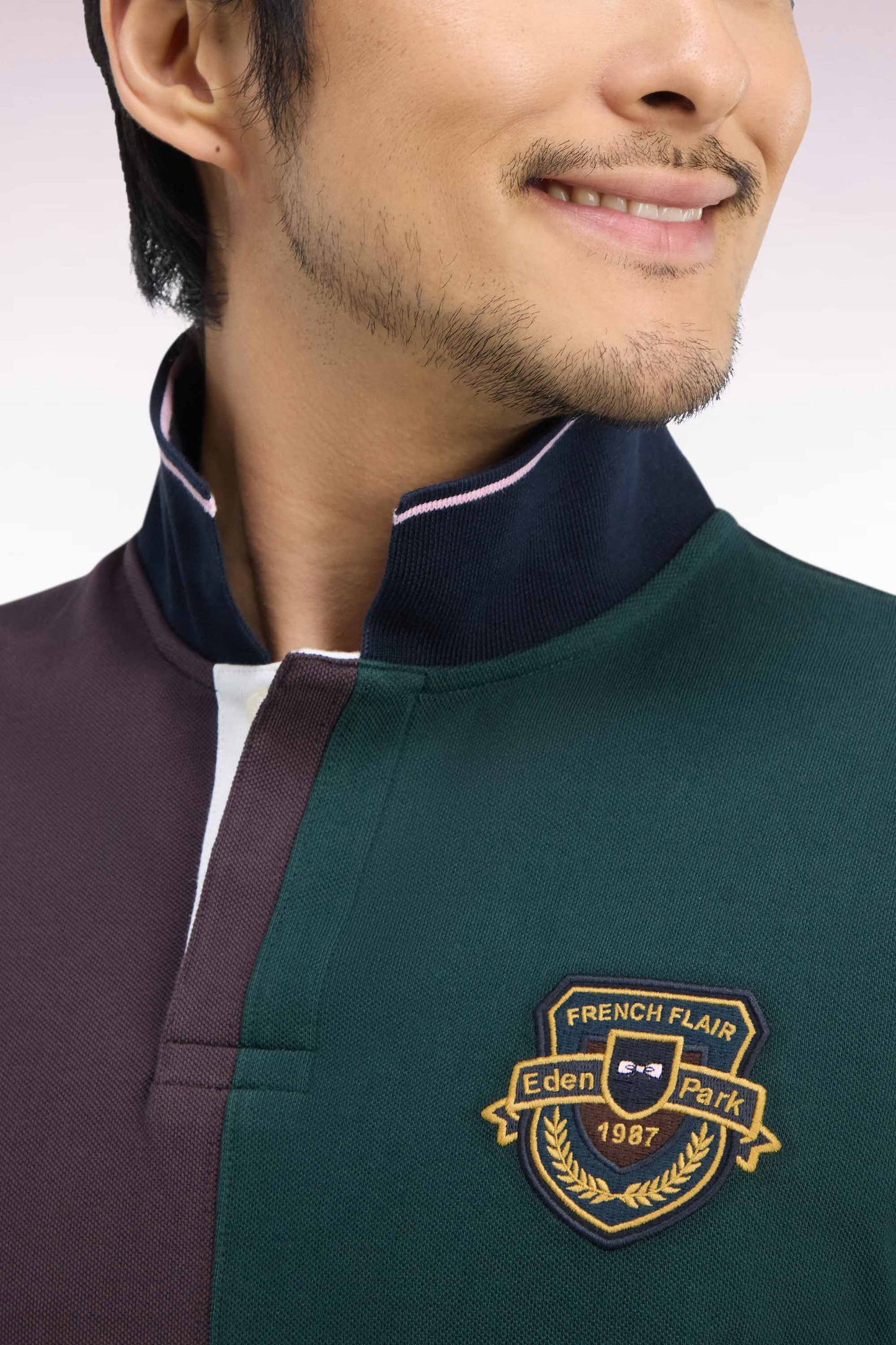 Polo manches courtes en coton à cadrans et broderie écusson coupe droite