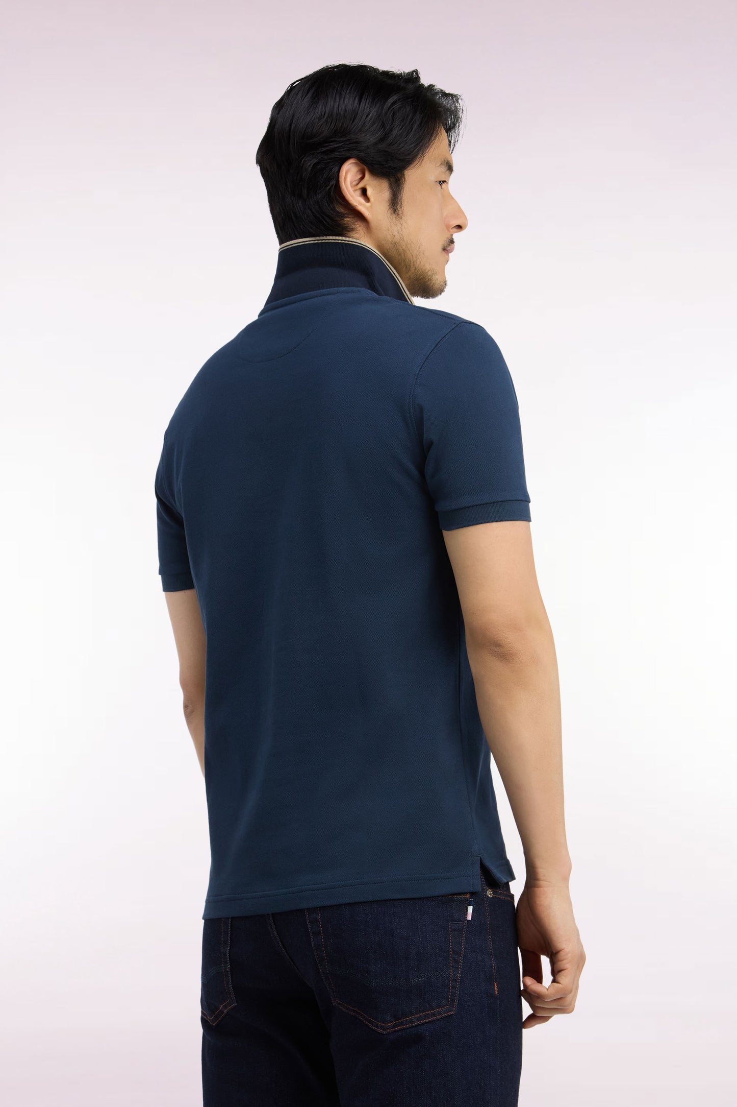 Polo manches courtes en piqué coton bleu gris à écusson coupe droite