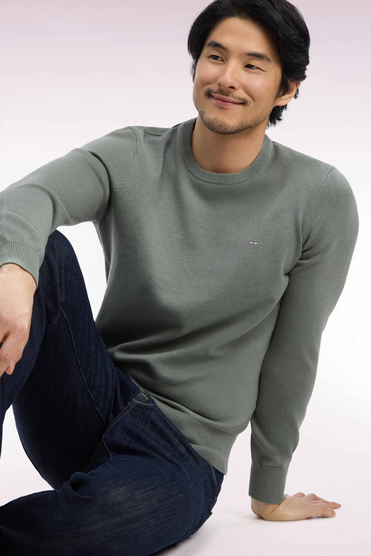 Round neck sweater in olive green wool and cotton, straight cut