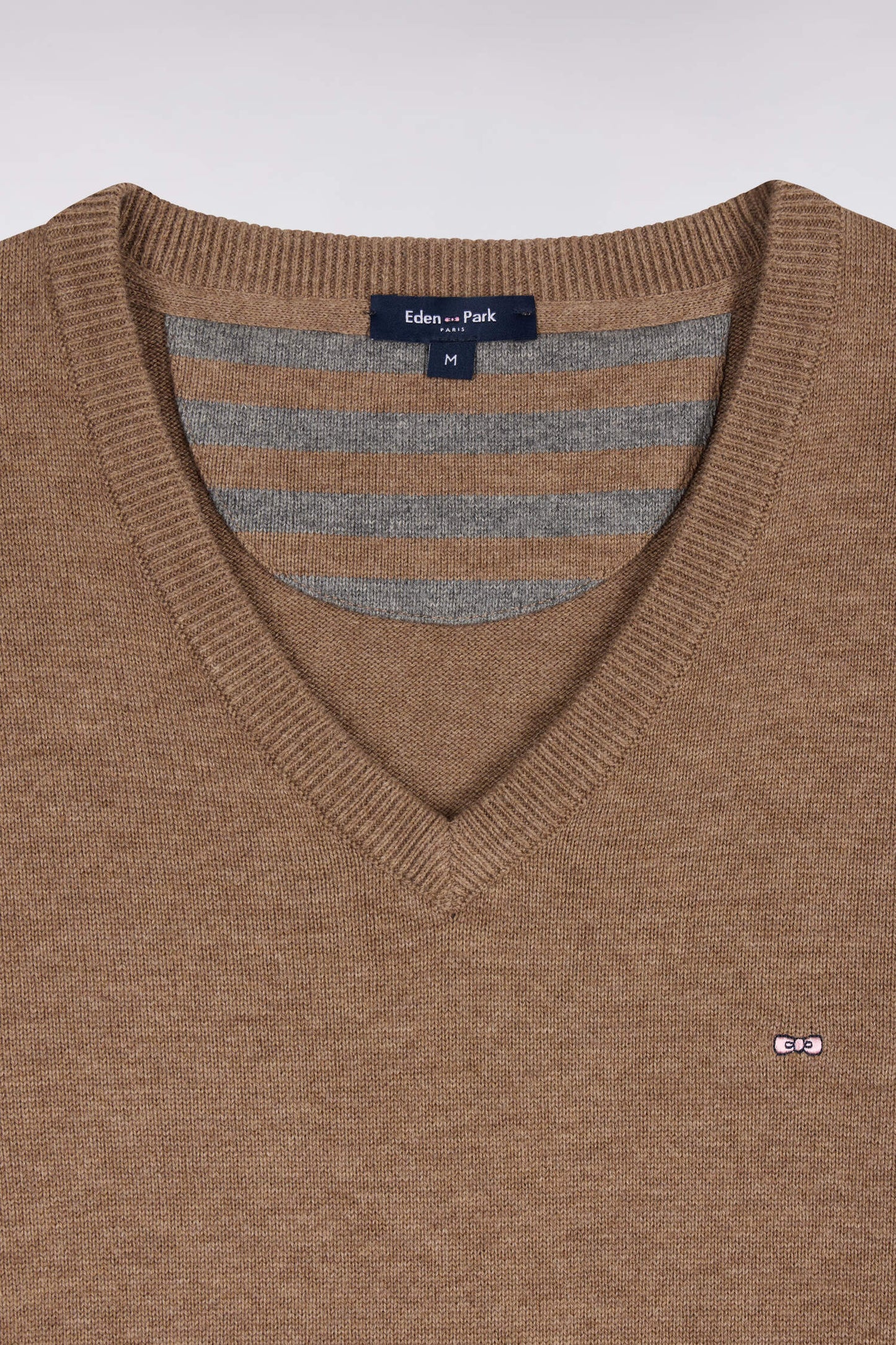 Pull col V en laine et coton marron coupe droite