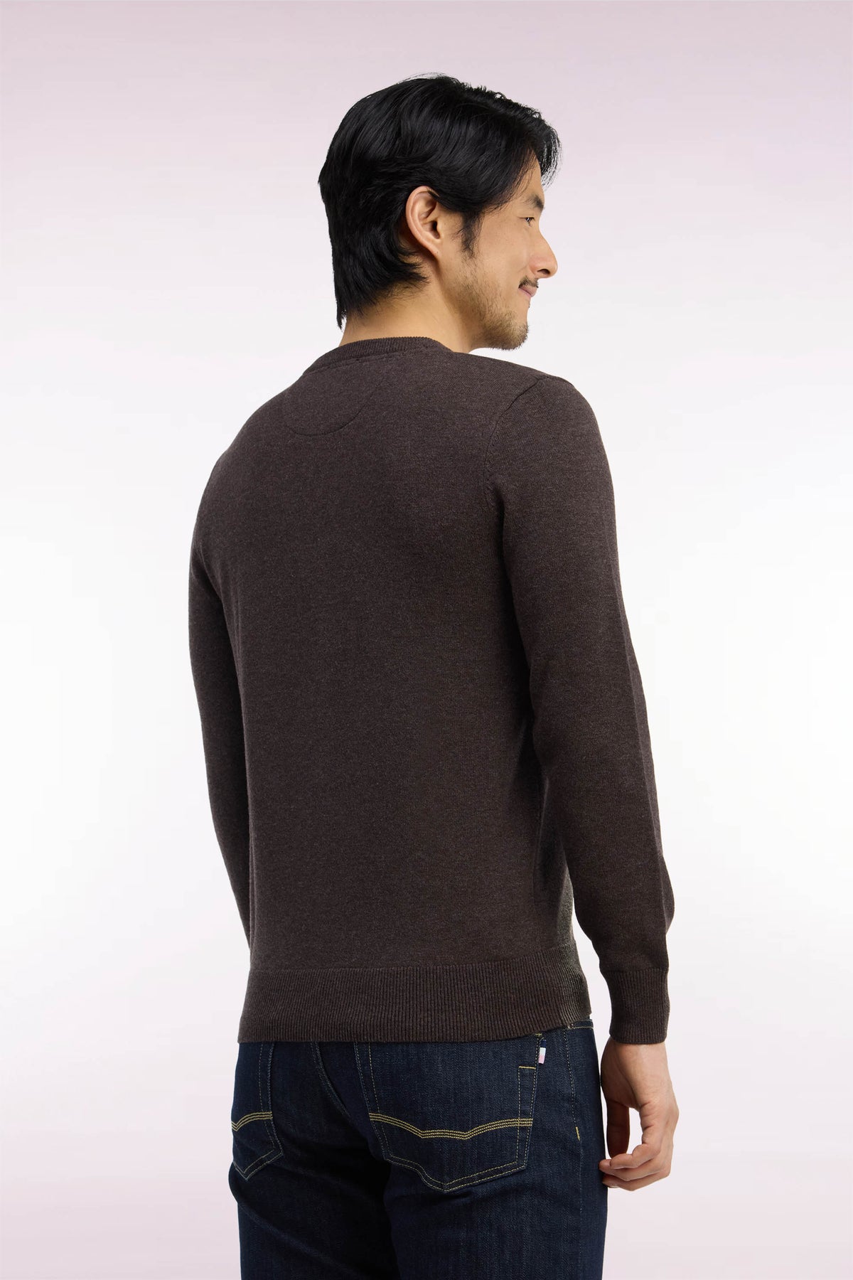 Pull col V en laine et coton marron coupe droite