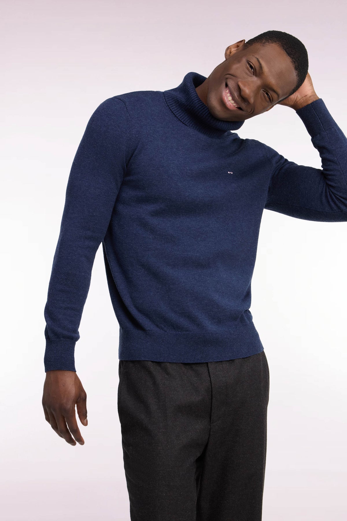 Pull col roulé en laine et coton bleu coupe droite