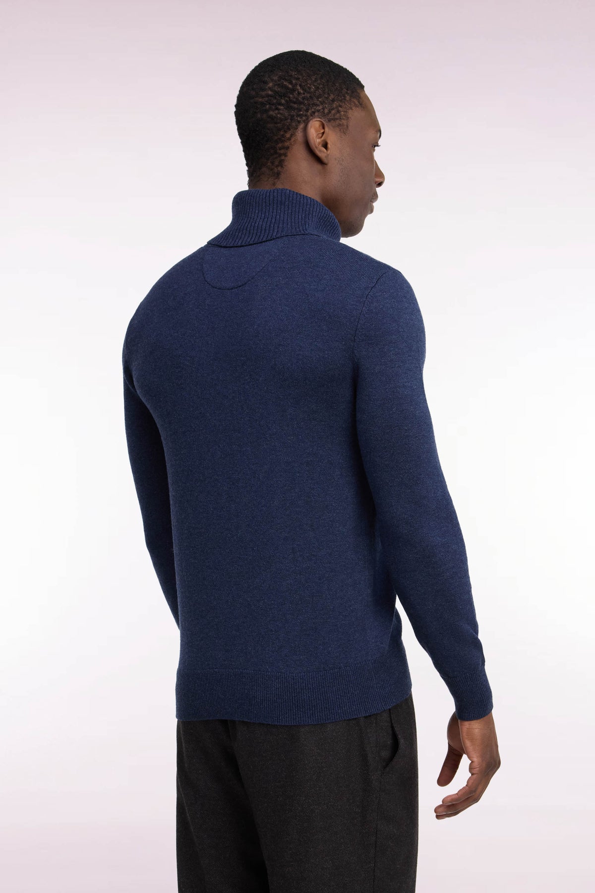 Pull col roulé en laine et coton bleu coupe droite