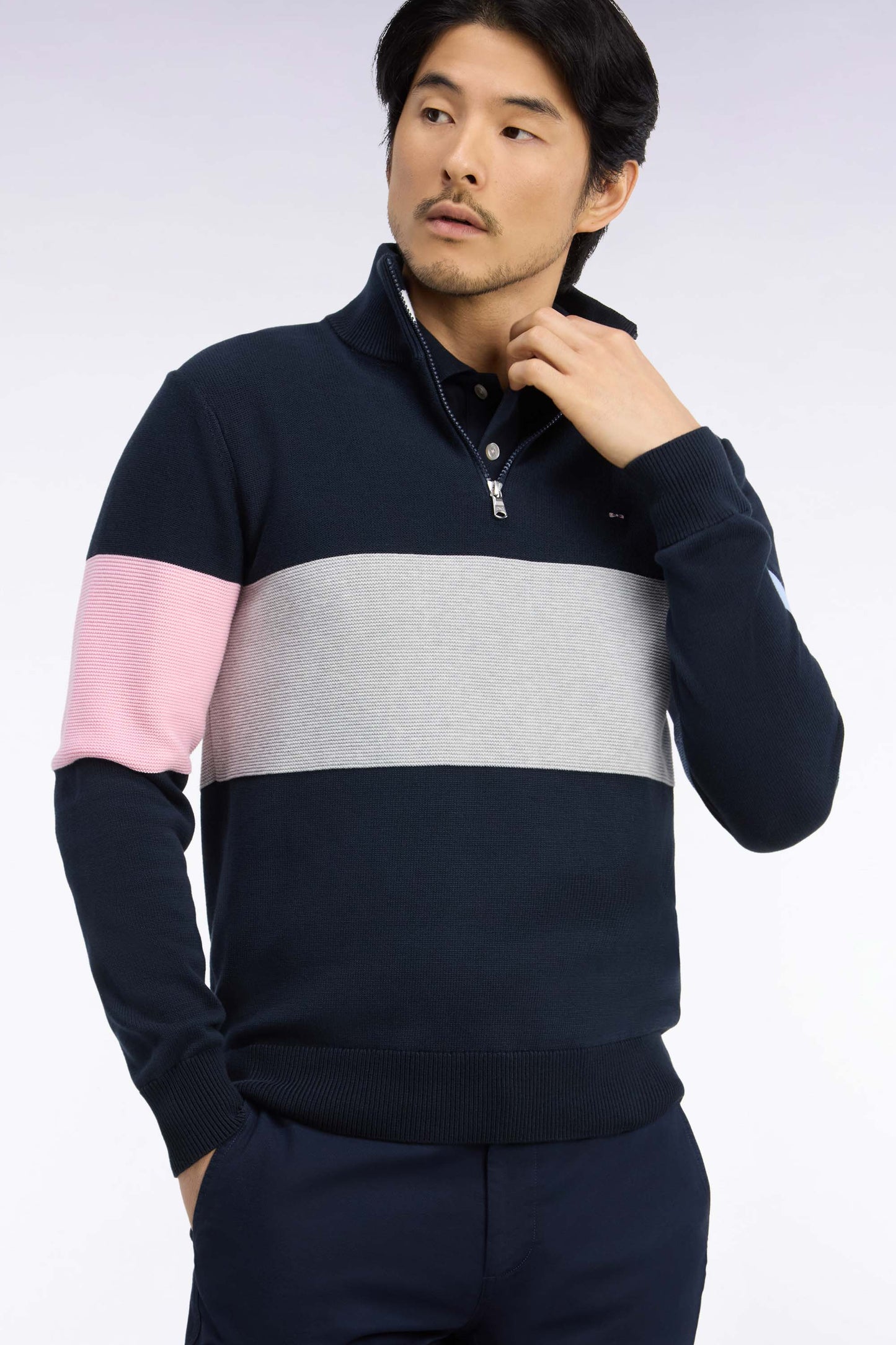 Pull à col camionneur en coton marine à découpe contrastée coupe droite
