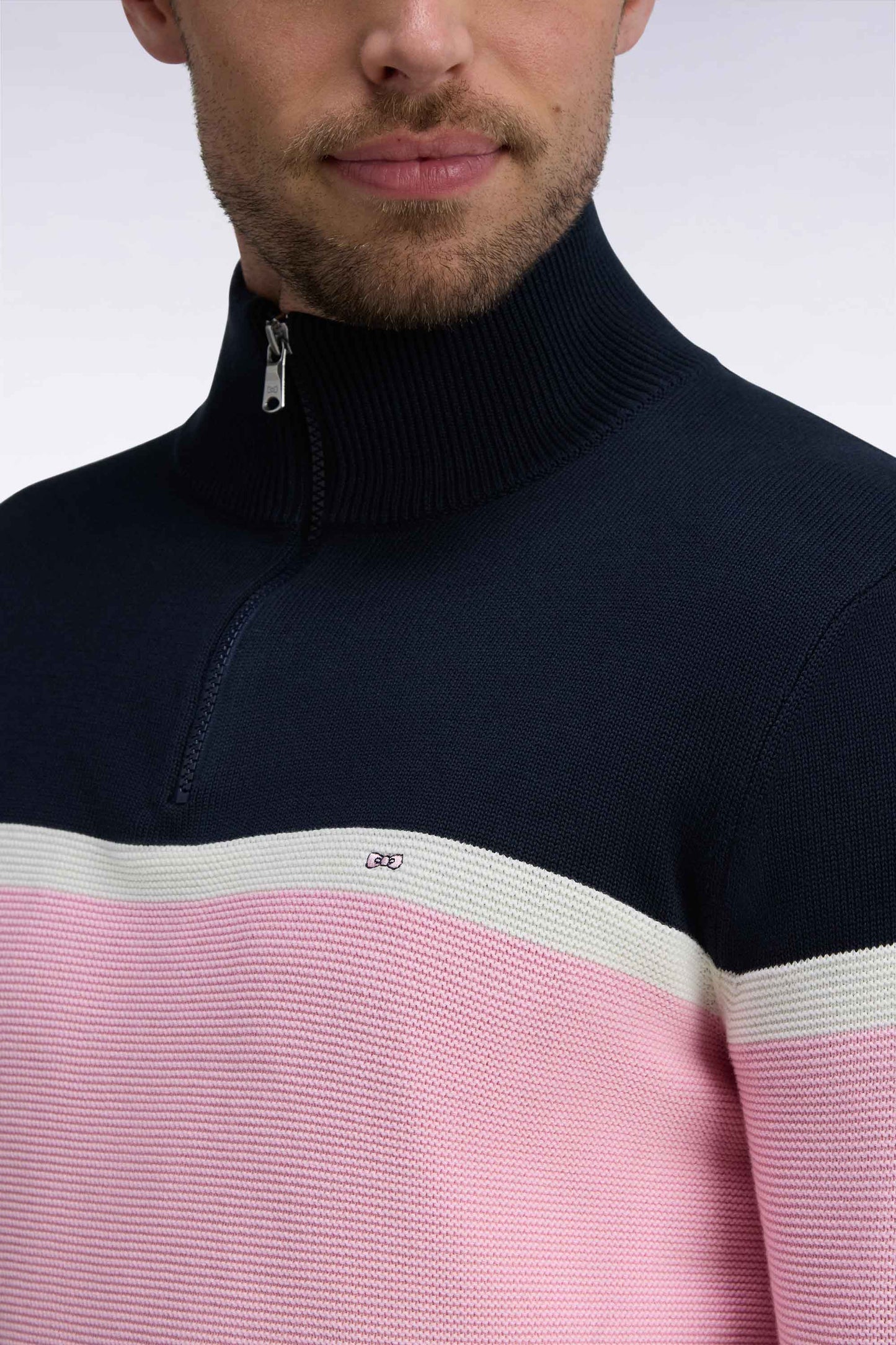 Pull à col camionneur en coton marine à découpes contrastées coupe droite