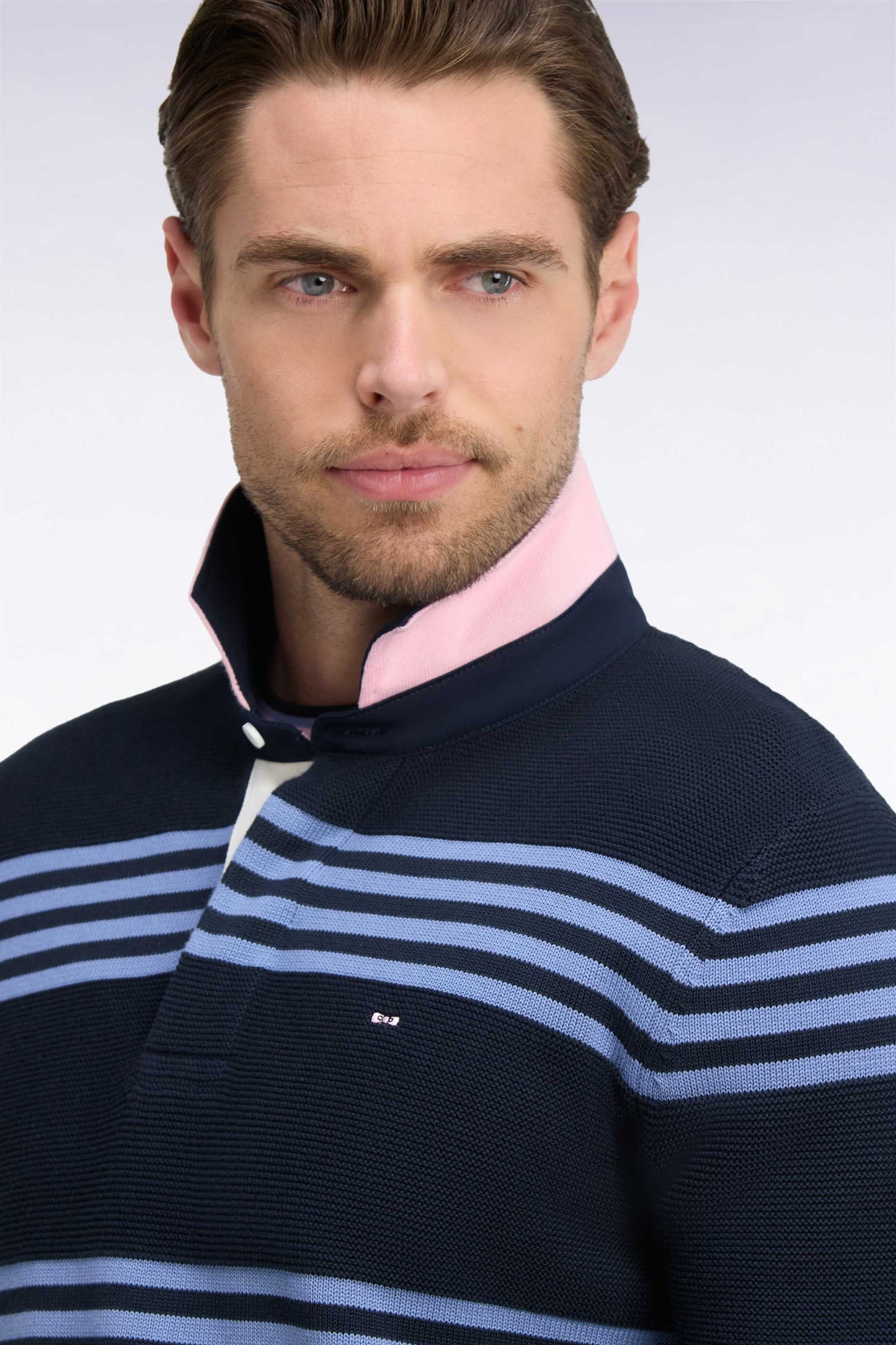 Pull à col maillot en coton bleu et marine coupe droite